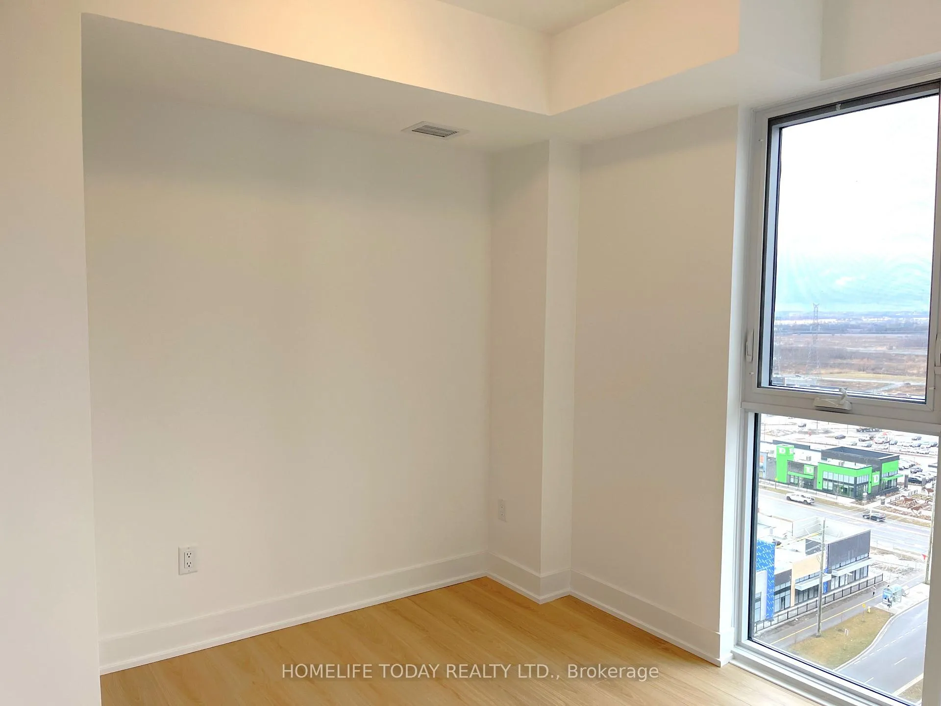 Photo 4 of Unit 1716, 2545 Simcoe Street N, Oshawa, Windfields — HOMEH