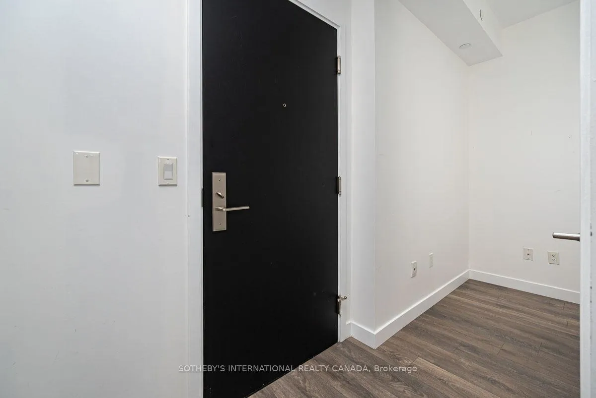 Photo 2 of Unit 4211, 8 Eglinton Avenue E, Toronto, Yonge-Eglinton — HOMEH