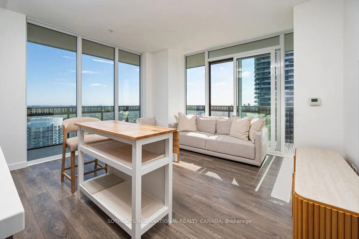 Photo 4 of Unit 4211, 8 Eglinton Avenue E, Toronto, Yonge-Eglinton — HOMEH