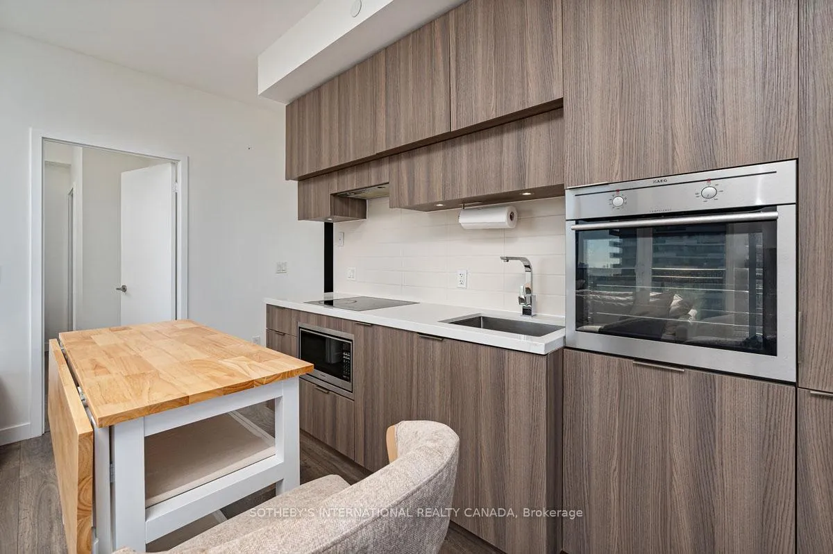 Photo 8 of Unit 4211, 8 Eglinton Avenue E, Toronto, Yonge-Eglinton — HOMEH