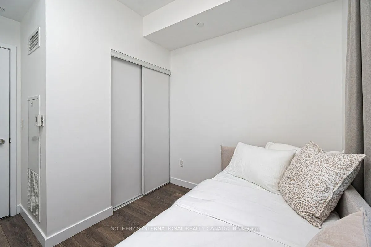 Photo 14 of Unit 4211, 8 Eglinton Avenue E, Toronto, Yonge-Eglinton — HOMEH