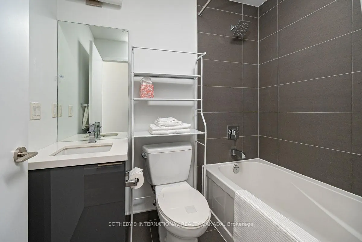 Photo 16 of Unit 4211, 8 Eglinton Avenue E, Toronto, Yonge-Eglinton — HOMEH
