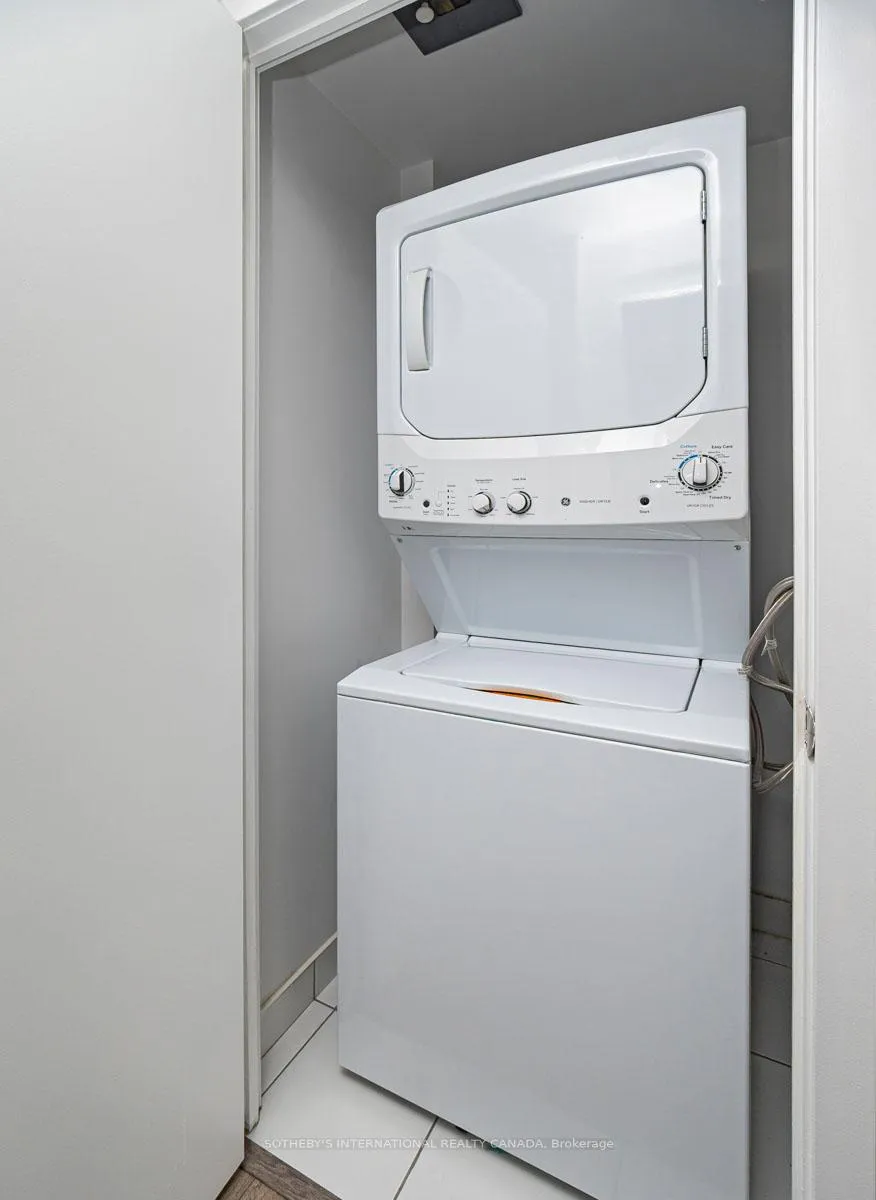 Photo 17 of Unit 4211, 8 Eglinton Avenue E, Toronto, Yonge-Eglinton — HOMEH