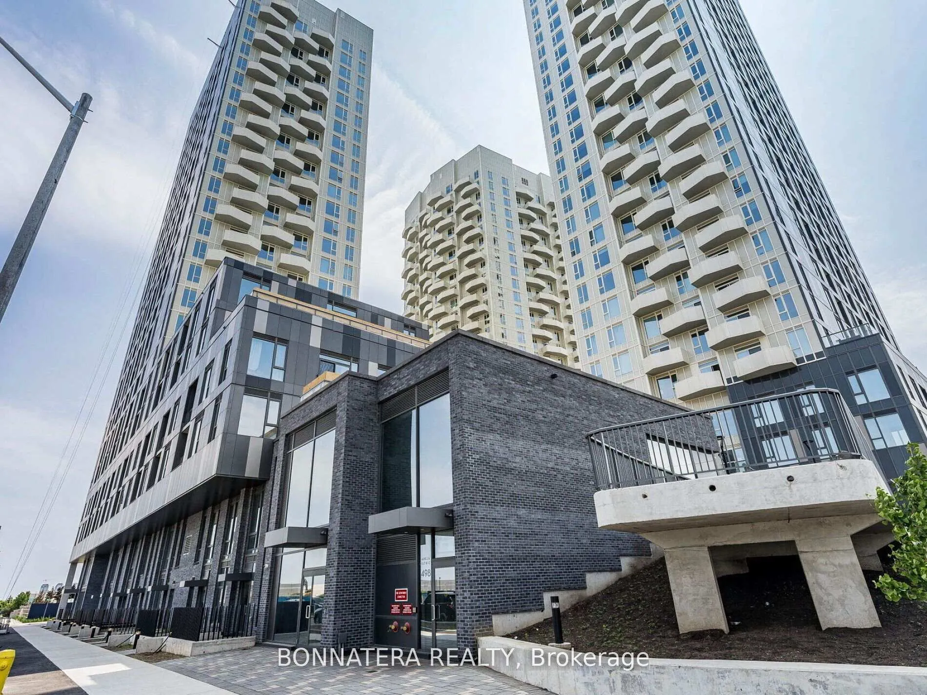 Front of Unit 2429, 498 Caldari Road