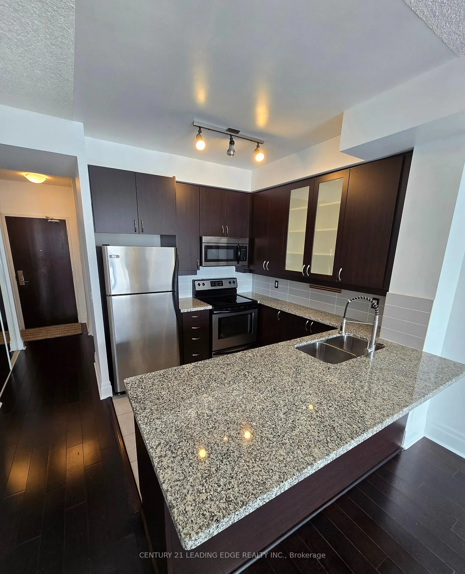 Photo 3 of Unit 407, 1 Upper Duke Crescent, Markham, Unionville — HOMEH