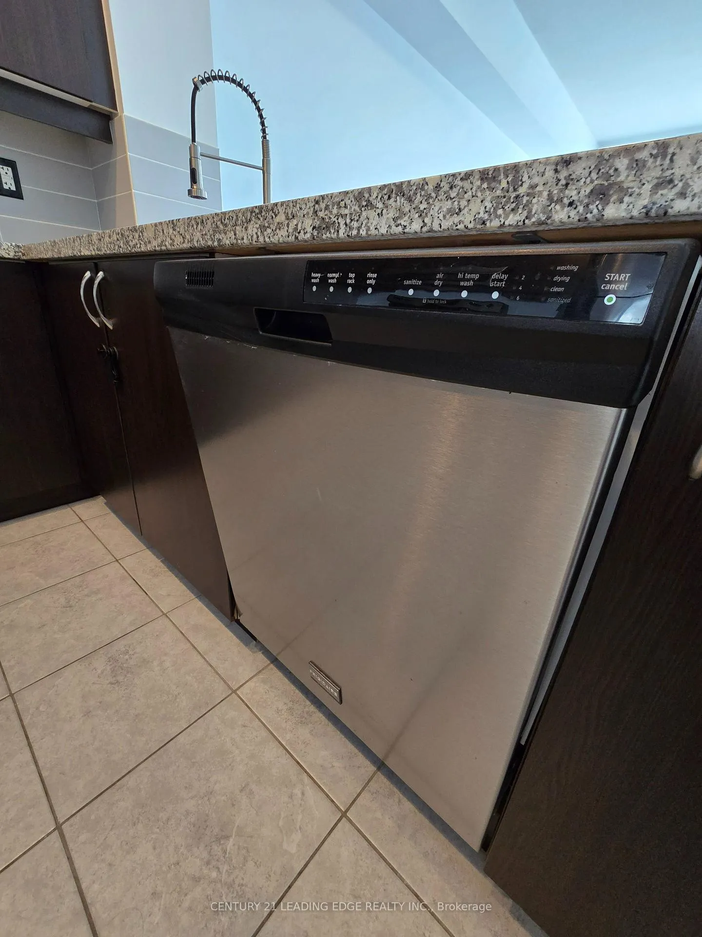 Photo 7 of Unit 407, 1 Upper Duke Crescent, Markham, Unionville — HOMEH