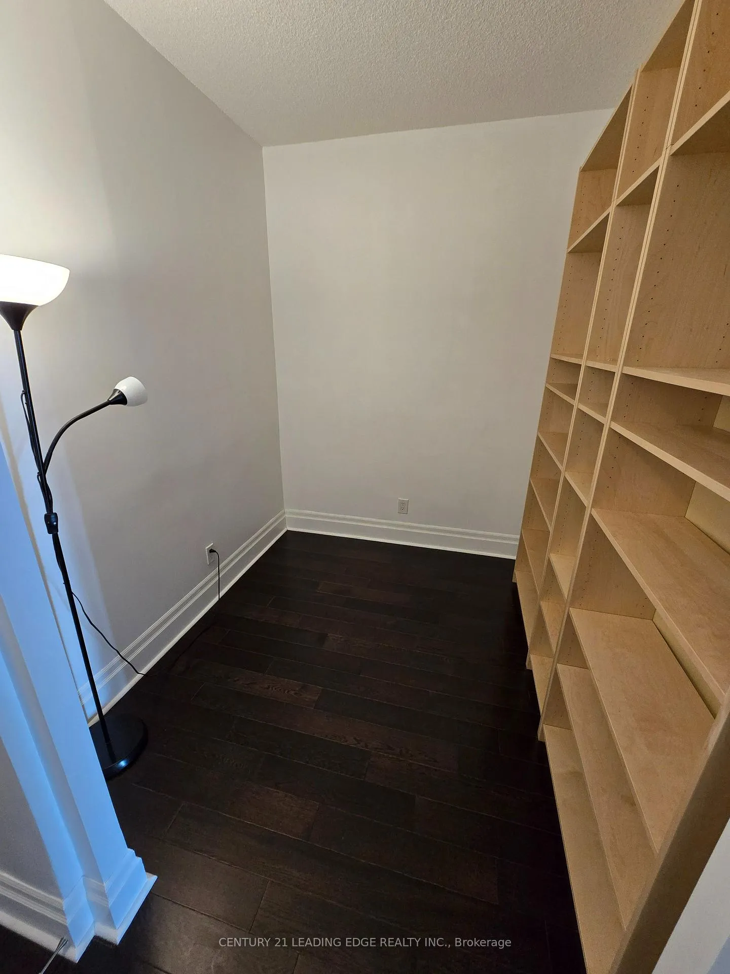 Photo 11 of Unit 407, 1 Upper Duke Crescent, Markham, Unionville — HOMEH