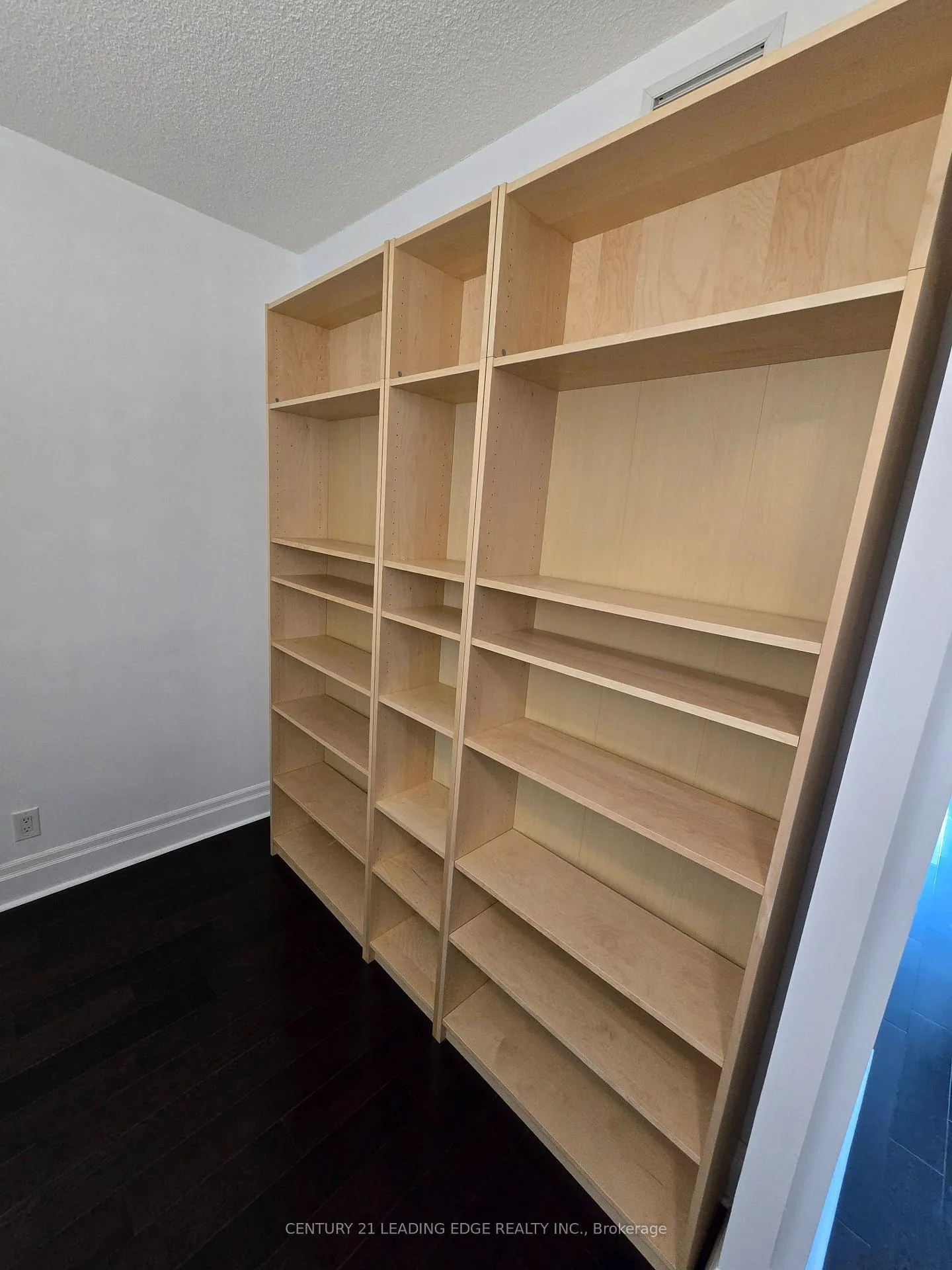 Photo 12 of Unit 407, 1 Upper Duke Crescent, Markham, Unionville — HOMEH