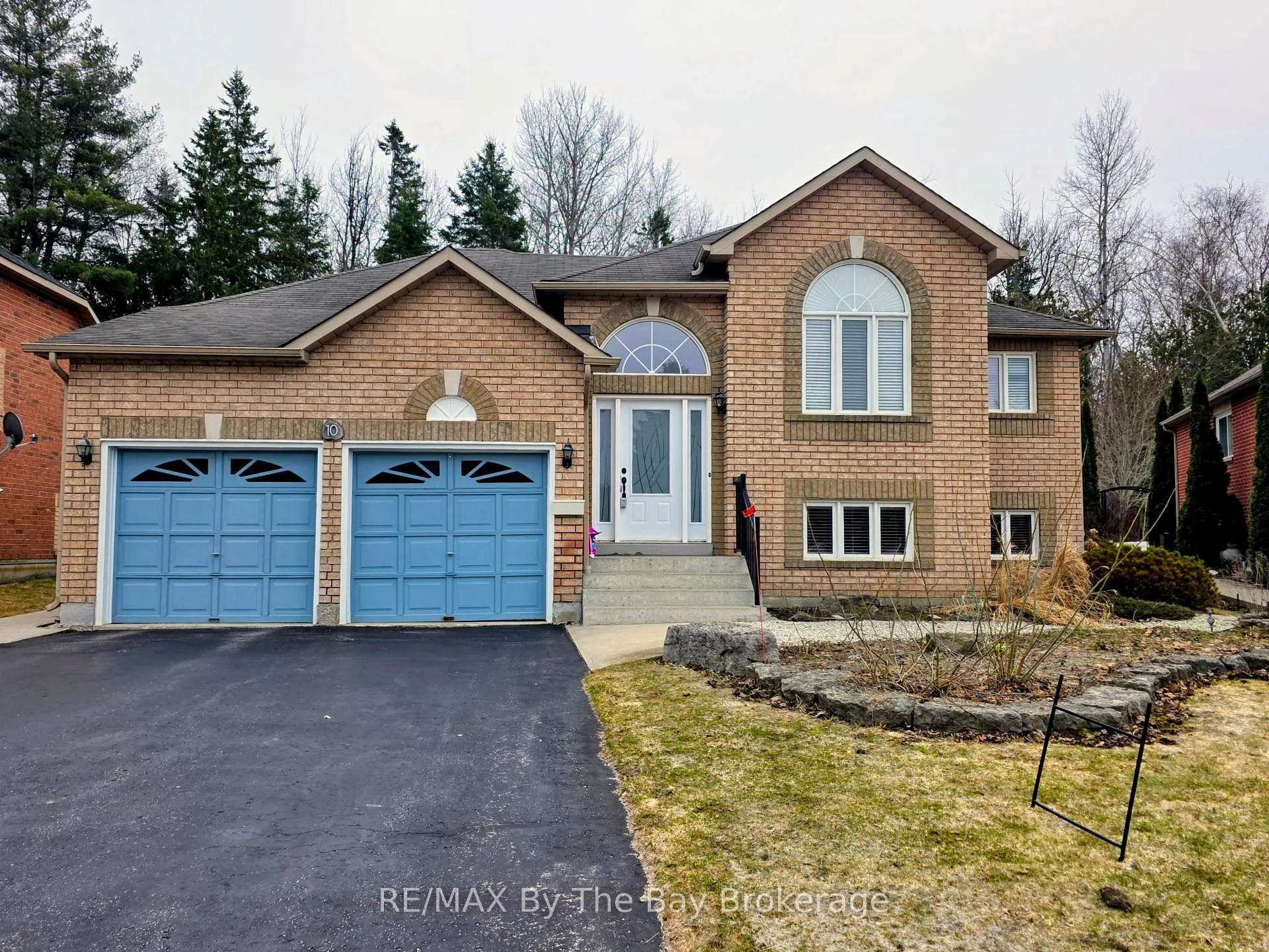 Photo 1 of 10 Cherry Sands Crescent, Wasaga Beach — HOMEH