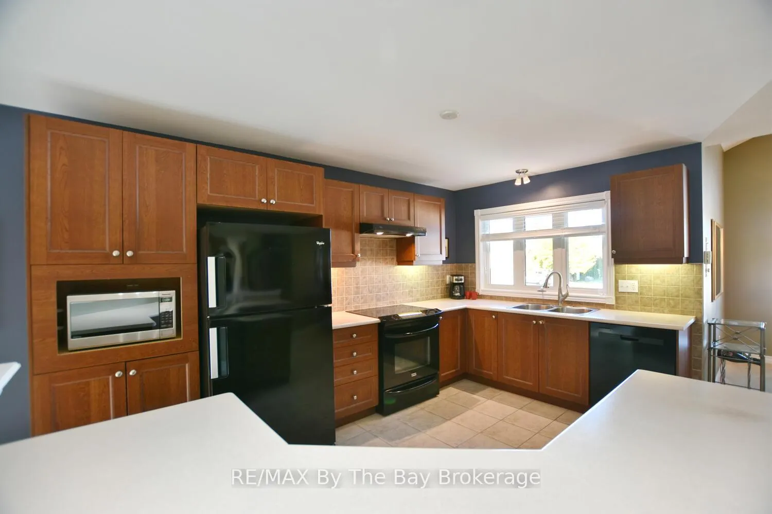 Photo 5 of 10 Cherry Sands Crescent, Wasaga Beach — HOMEH