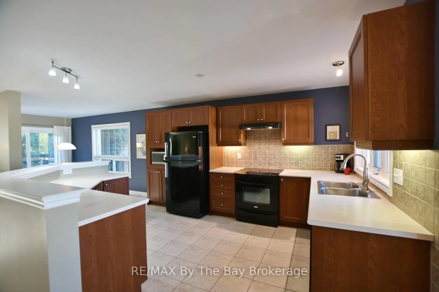 Photo 10 of 10 Cherry Sands Crescent, Wasaga Beach — HOMEH
