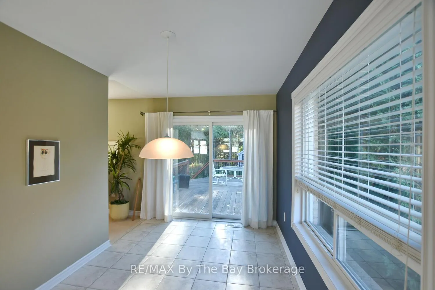 Photo 11 of 10 Cherry Sands Crescent, Wasaga Beach — HOMEH