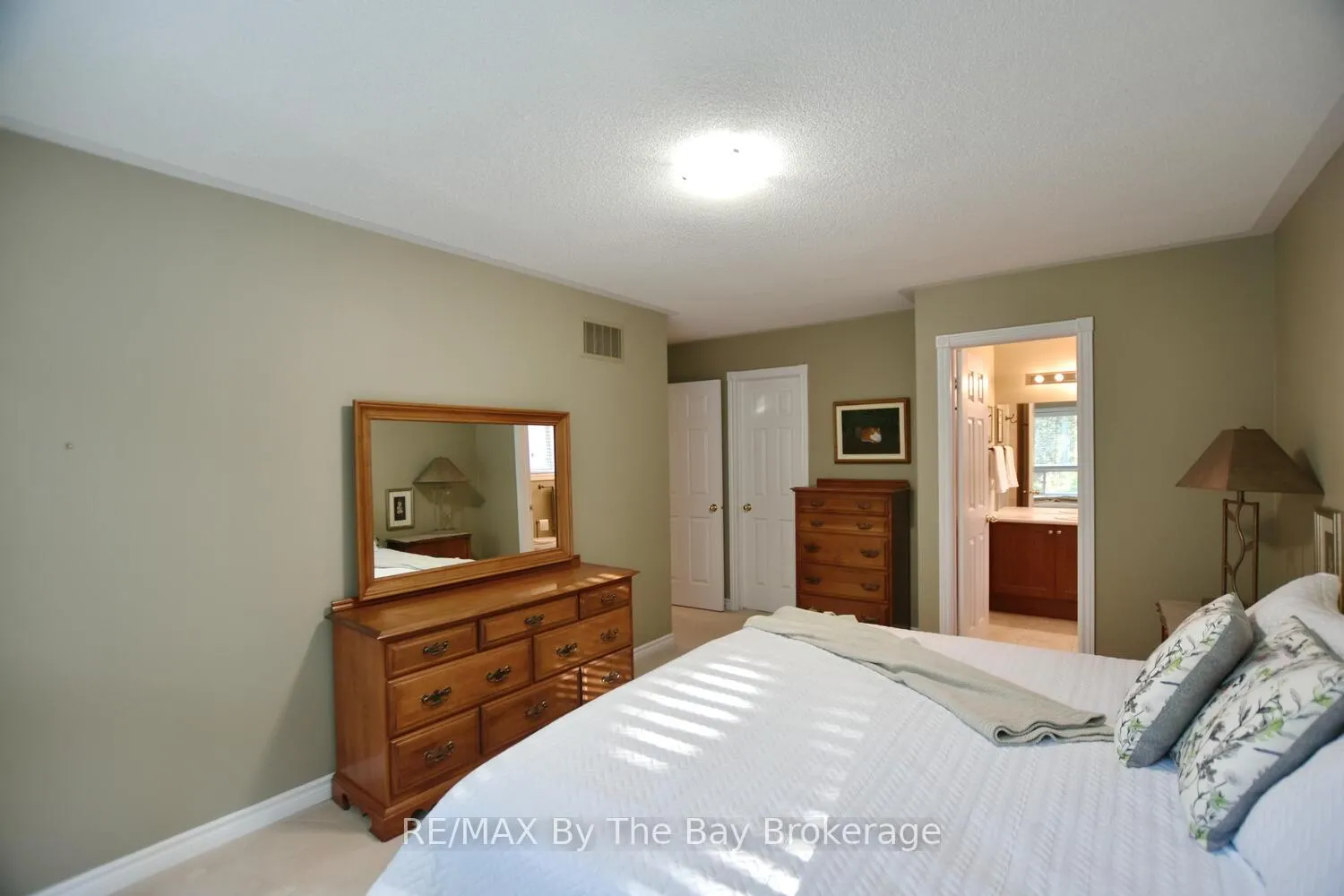Photo 17 of 10 Cherry Sands Crescent, Wasaga Beach — HOMEH
