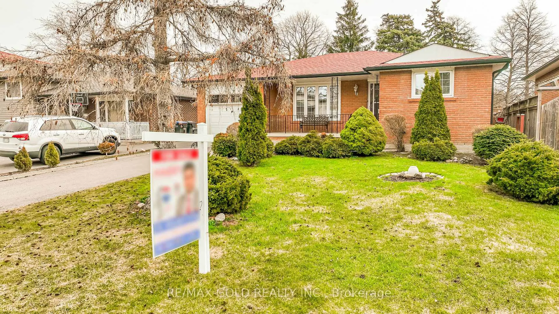 Photo 2 of 11 Edgebrook Crescent, Brampton, Southgate — HOMEH