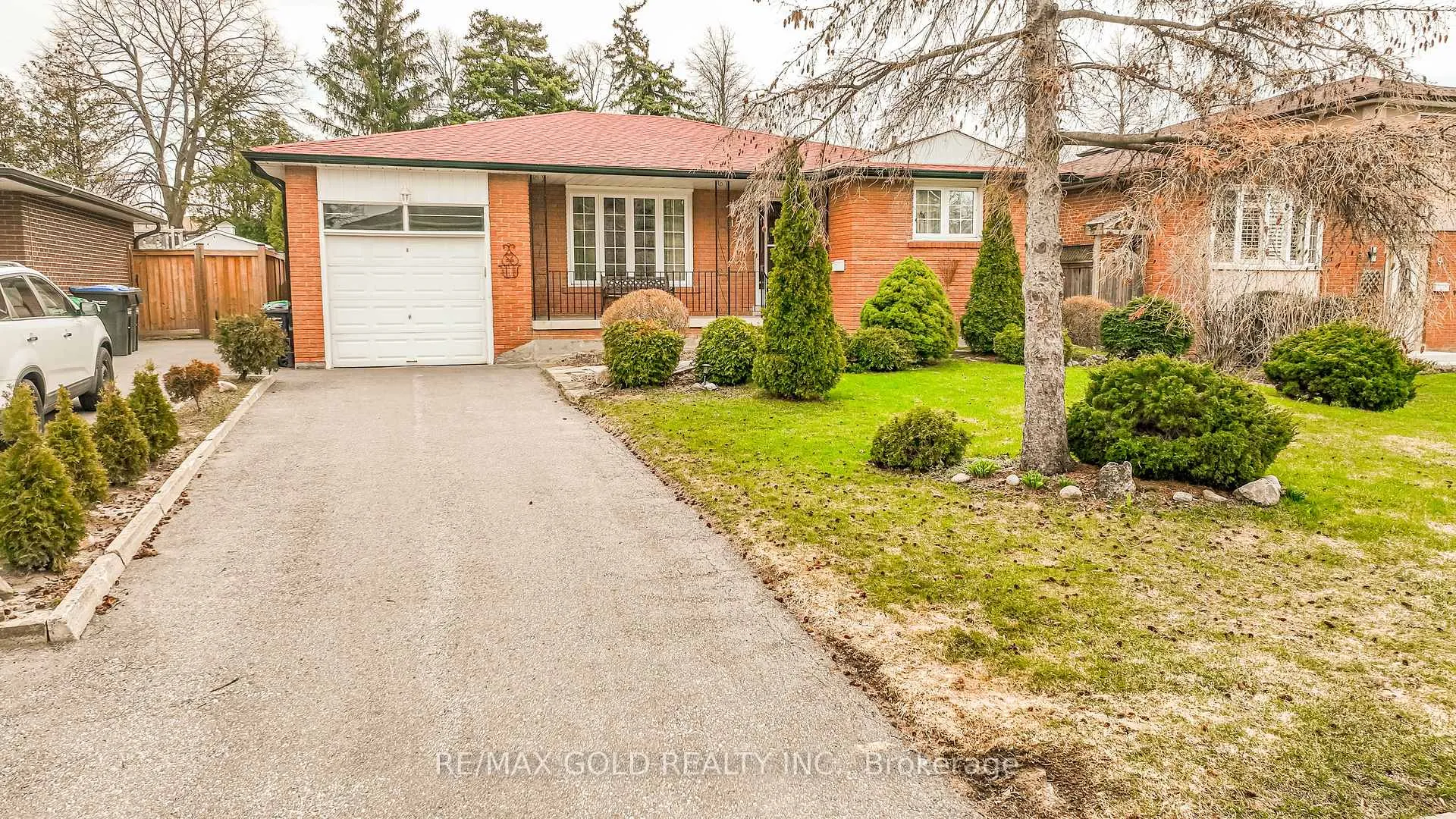 Photo 3 of 11 Edgebrook Crescent, Brampton, Southgate — HOMEH