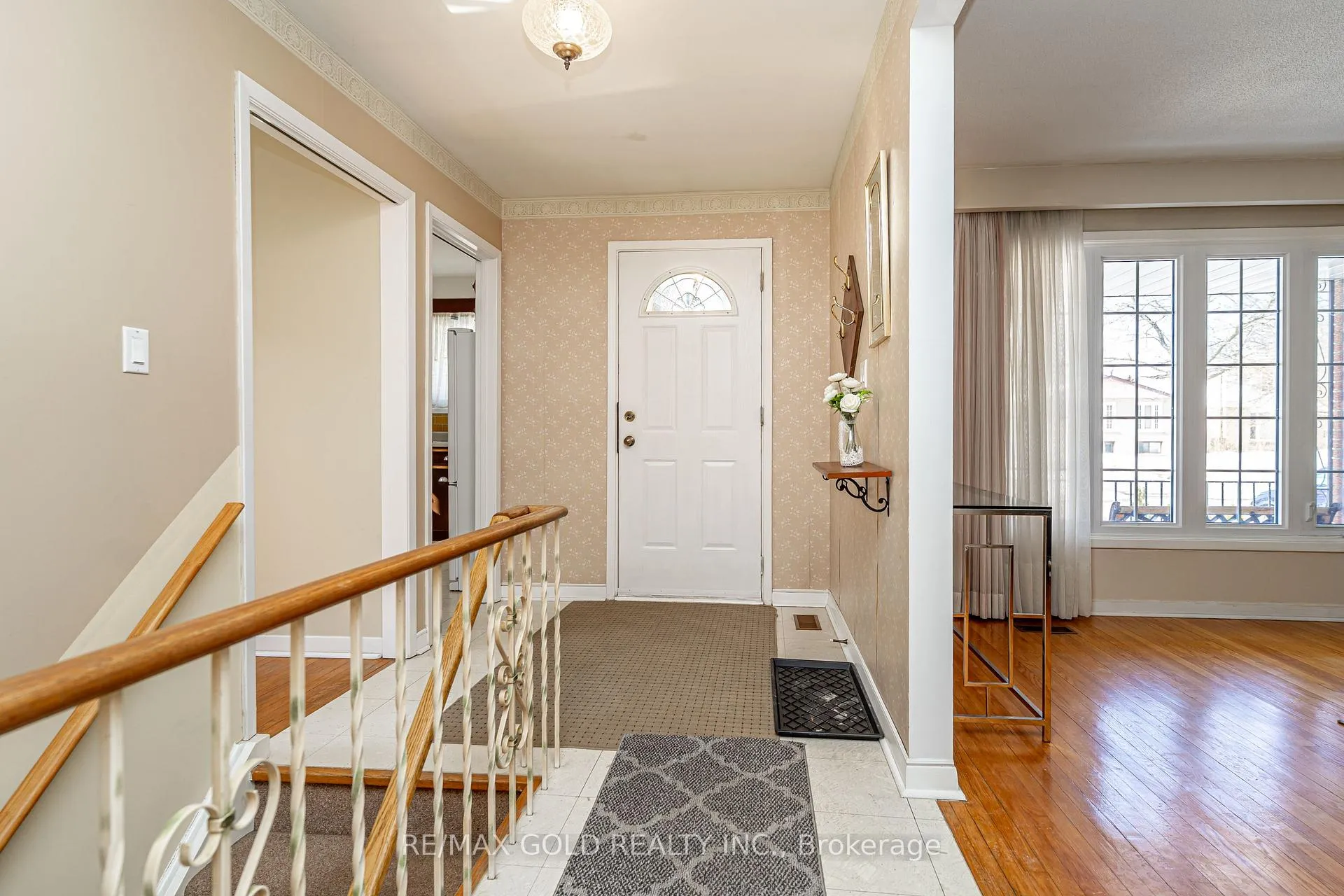 Photo 6 of 11 Edgebrook Crescent, Brampton, Southgate — HOMEH