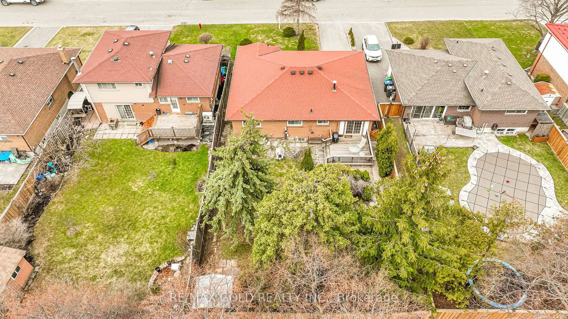 Photo 35 of 11 Edgebrook Crescent, Brampton, Southgate — HOMEH