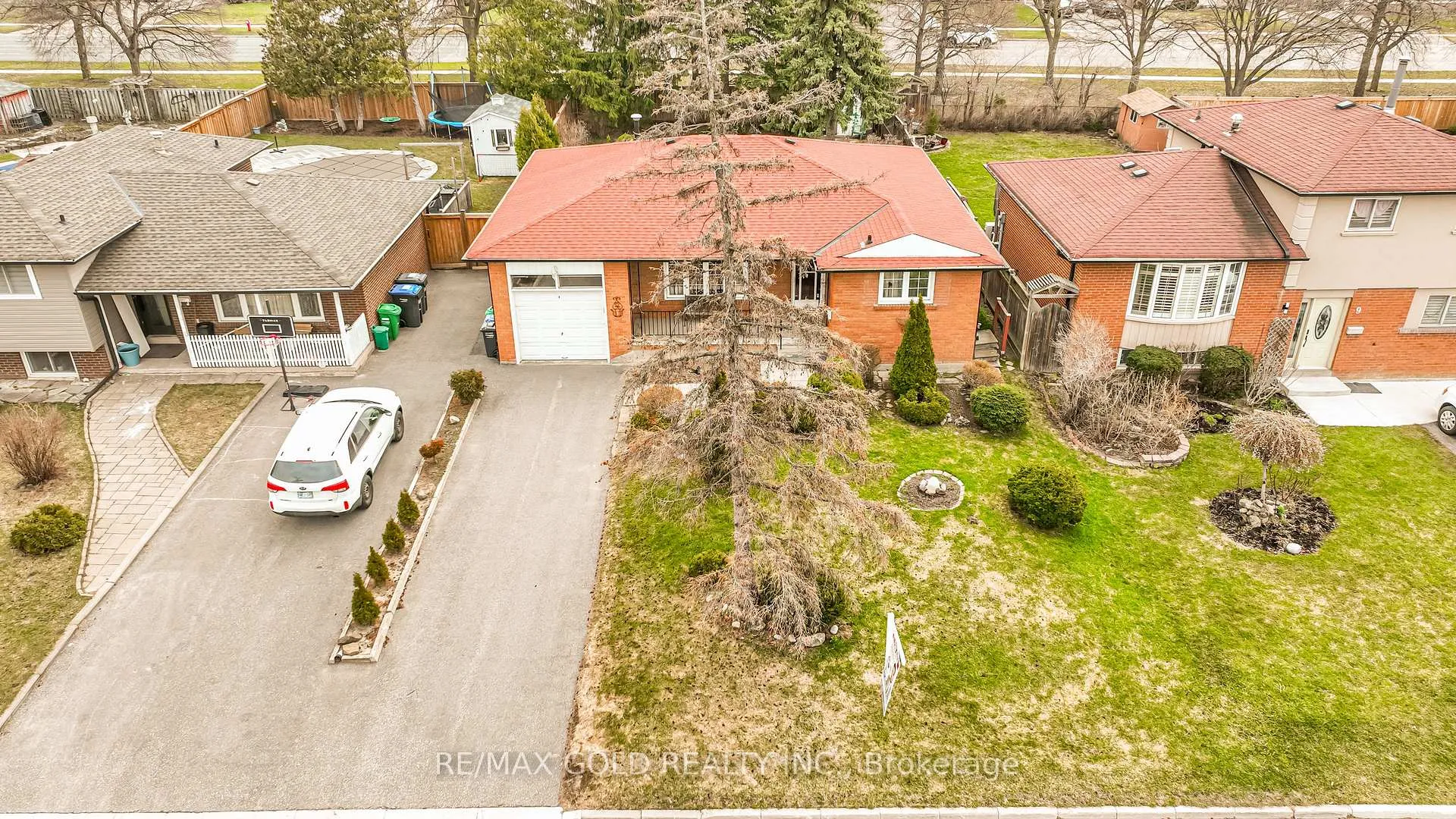 Photo 37 of 11 Edgebrook Crescent, Brampton, Southgate — HOMEH