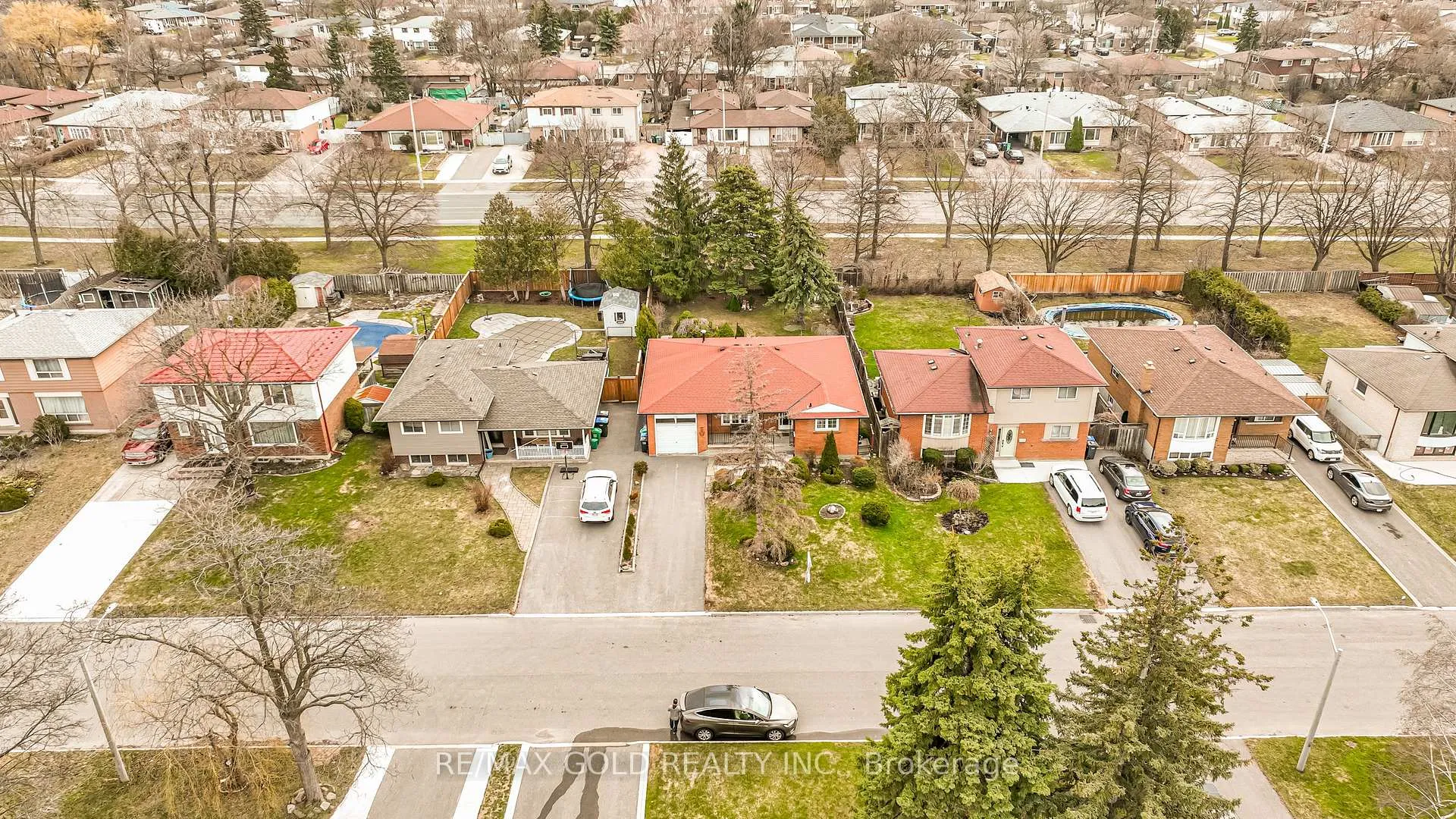 Photo 38 of 11 Edgebrook Crescent, Brampton, Southgate — HOMEH