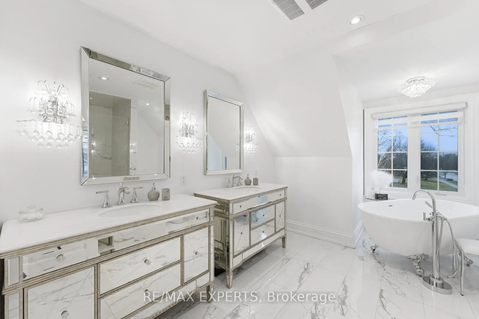 Photo 24 of 102 Kiloran Avenue, Vaughan, Islington Woods — HOMEH