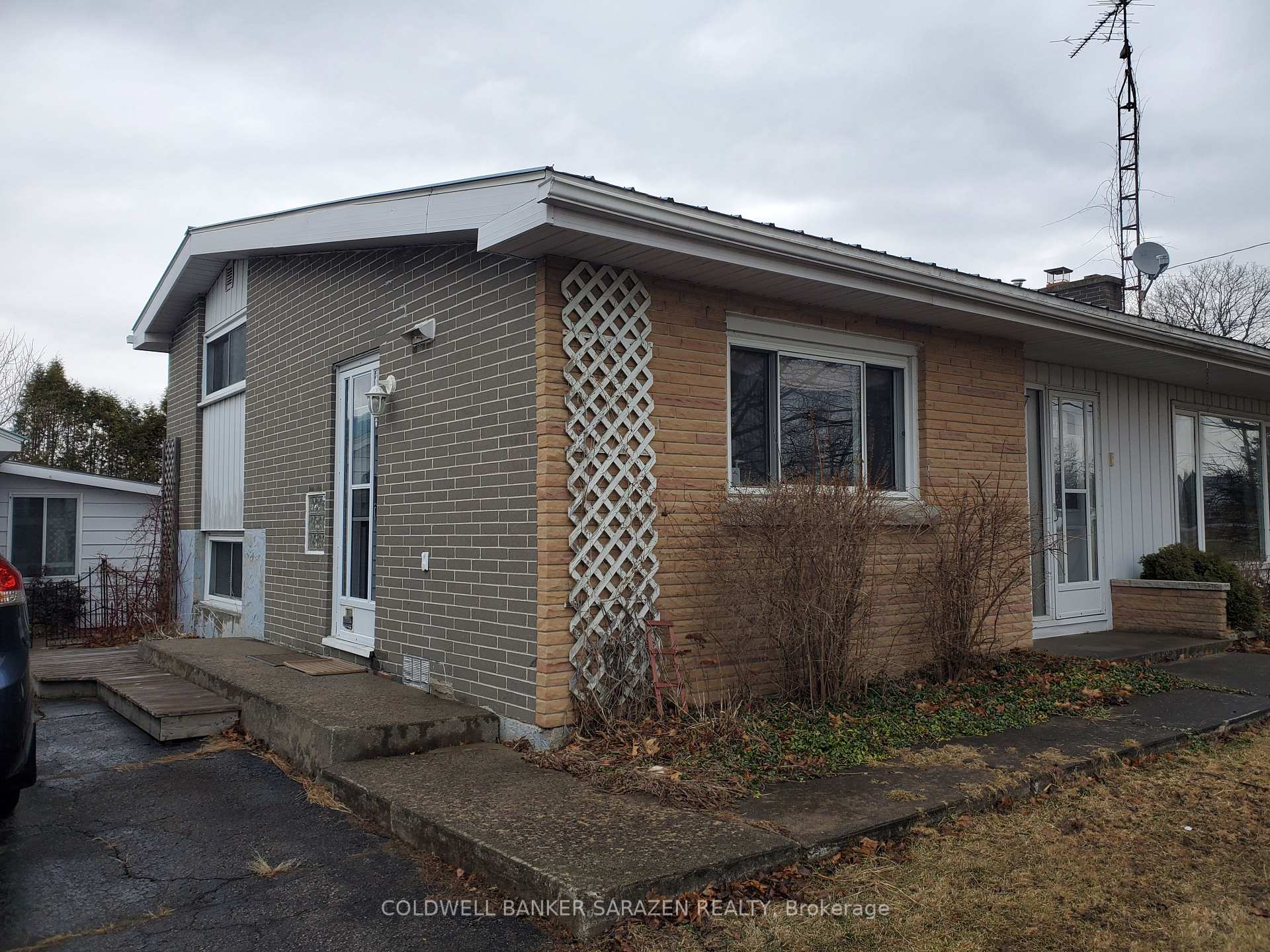 Photo 3 of 214 County Rd 2, Edwardsburgh/Cardinal, Edwardsburgh/Cardinal Twp — HOMEH