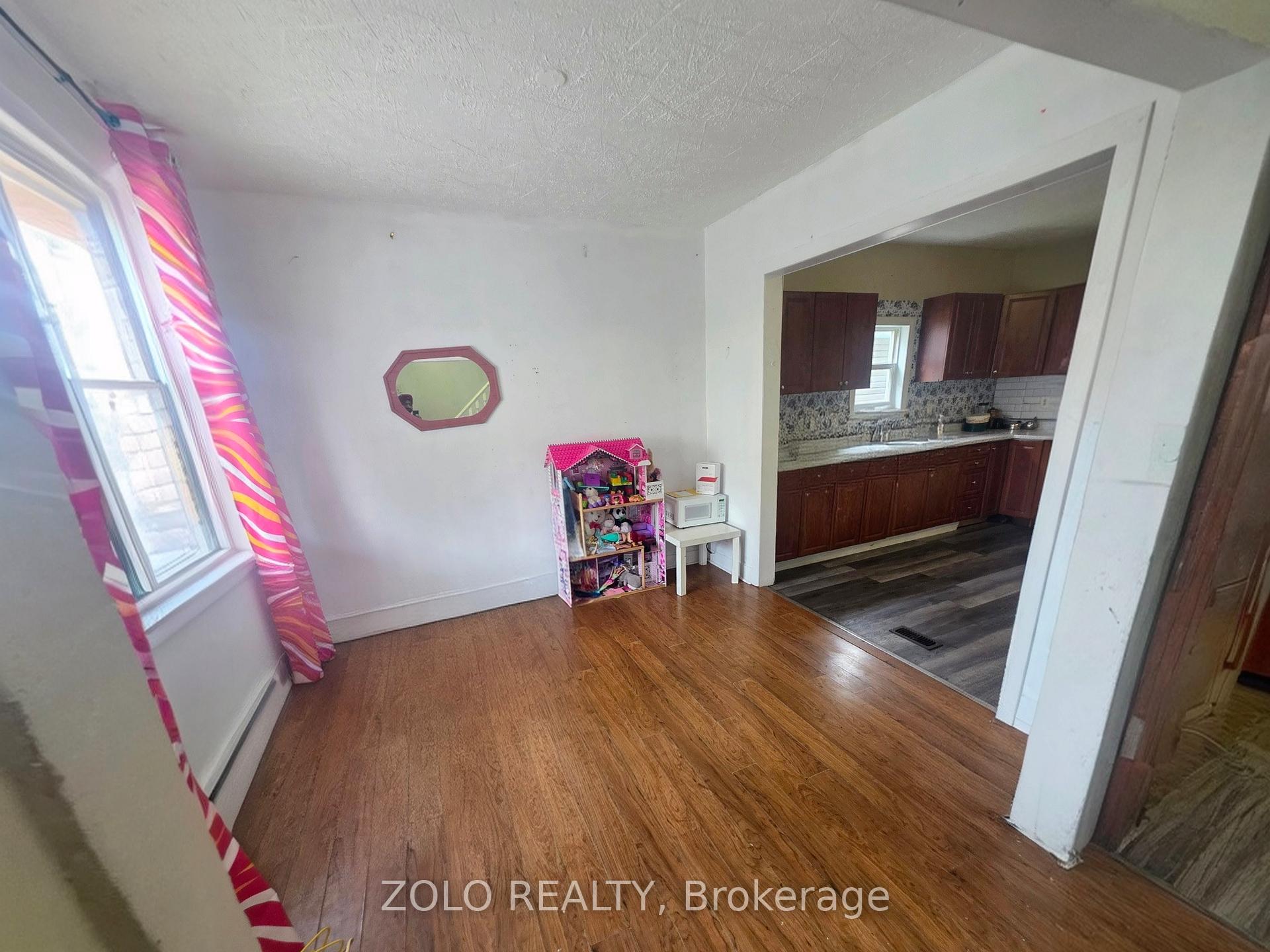 Photo 4 of 312 Prince Arthur Street, Cornwall — HOMEH