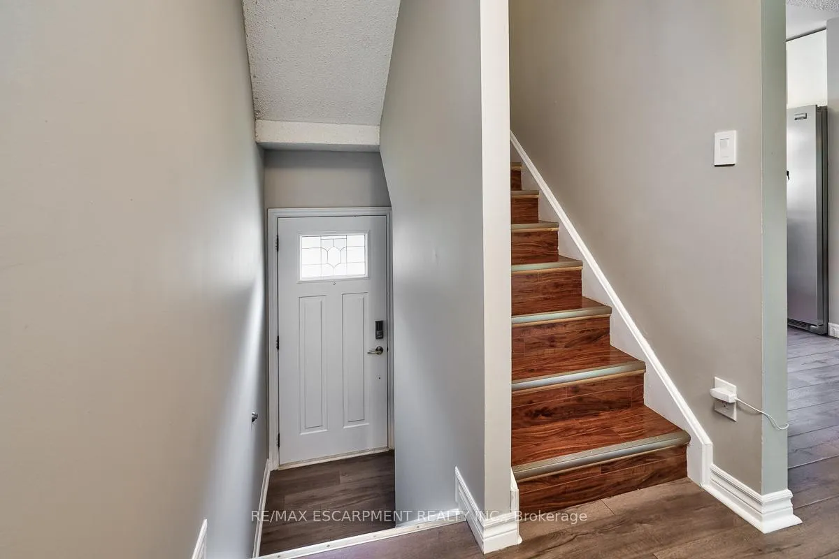 Photo 4 of Unit 20, 63 Fonthill Road, Hamilton, Fessenden — HOMEH