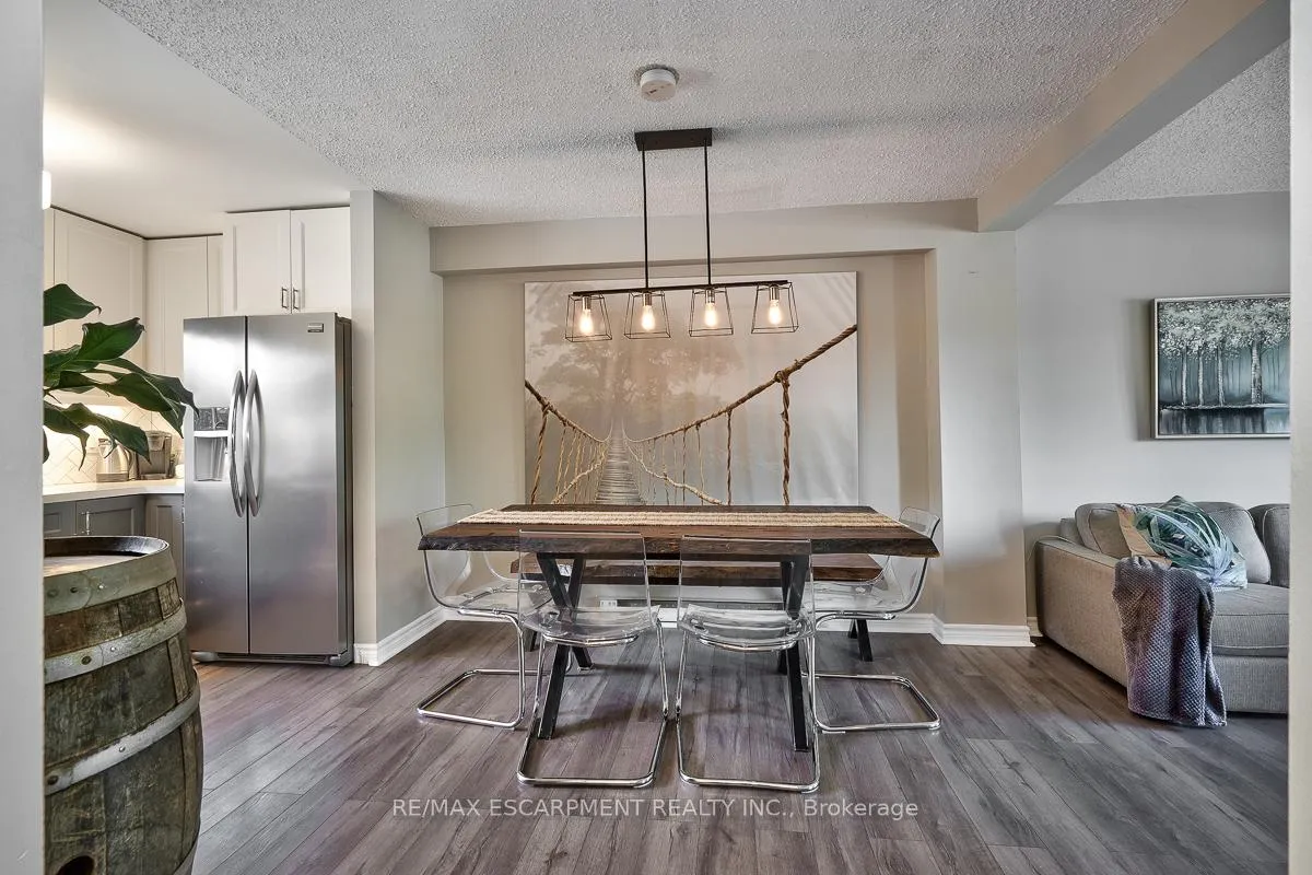 Photo 5 of Unit 20, 63 Fonthill Road, Hamilton, Fessenden — HOMEH