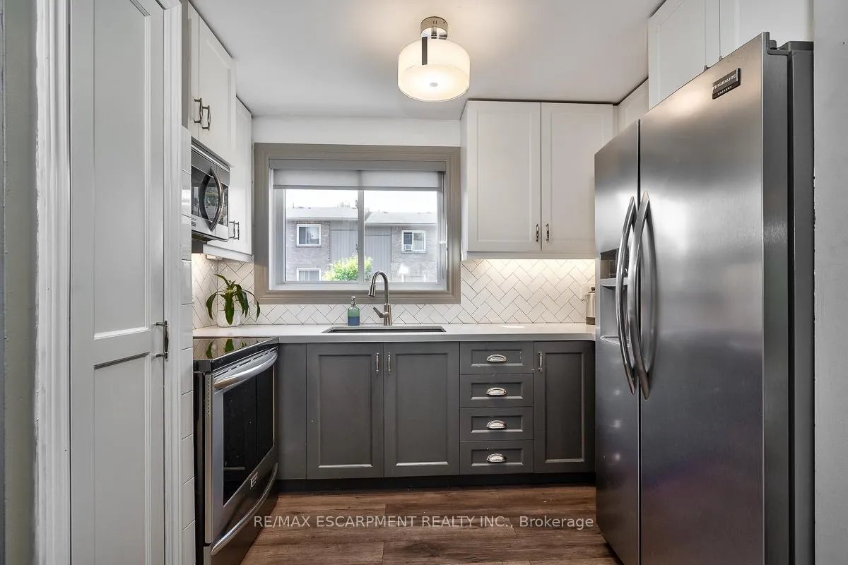 Photo 6 of Unit 20, 63 Fonthill Road, Hamilton, Fessenden — HOMEH