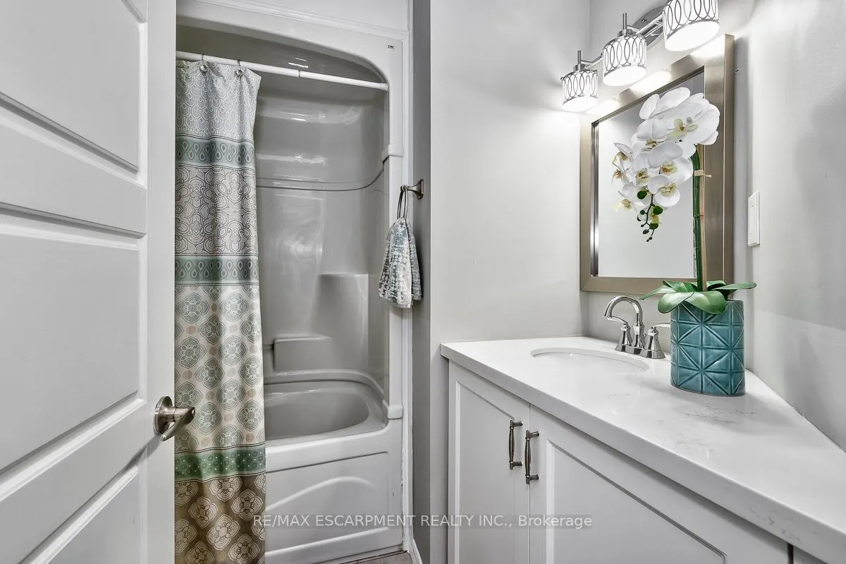 Photo 10 of Unit 20, 63 Fonthill Road, Hamilton, Fessenden — HOMEH