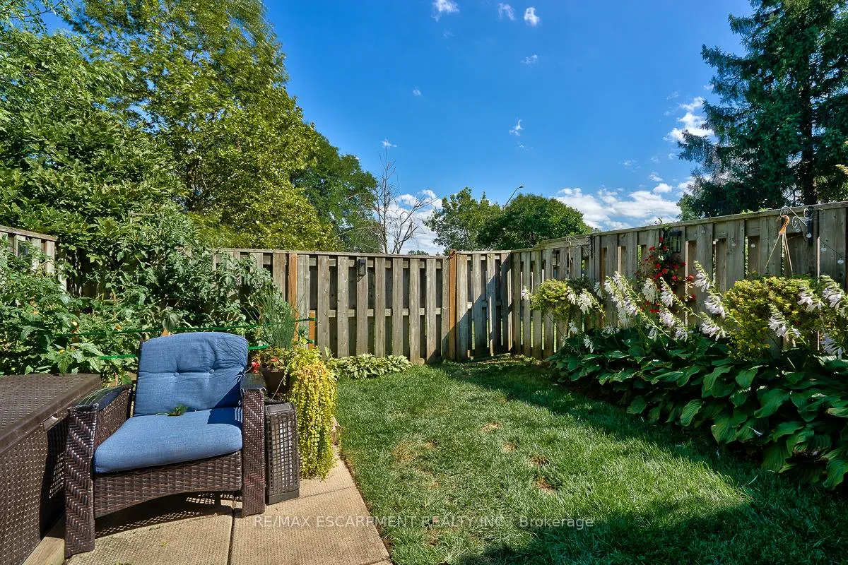 Photo 16 of Unit 20, 63 Fonthill Road, Hamilton, Fessenden — HOMEH