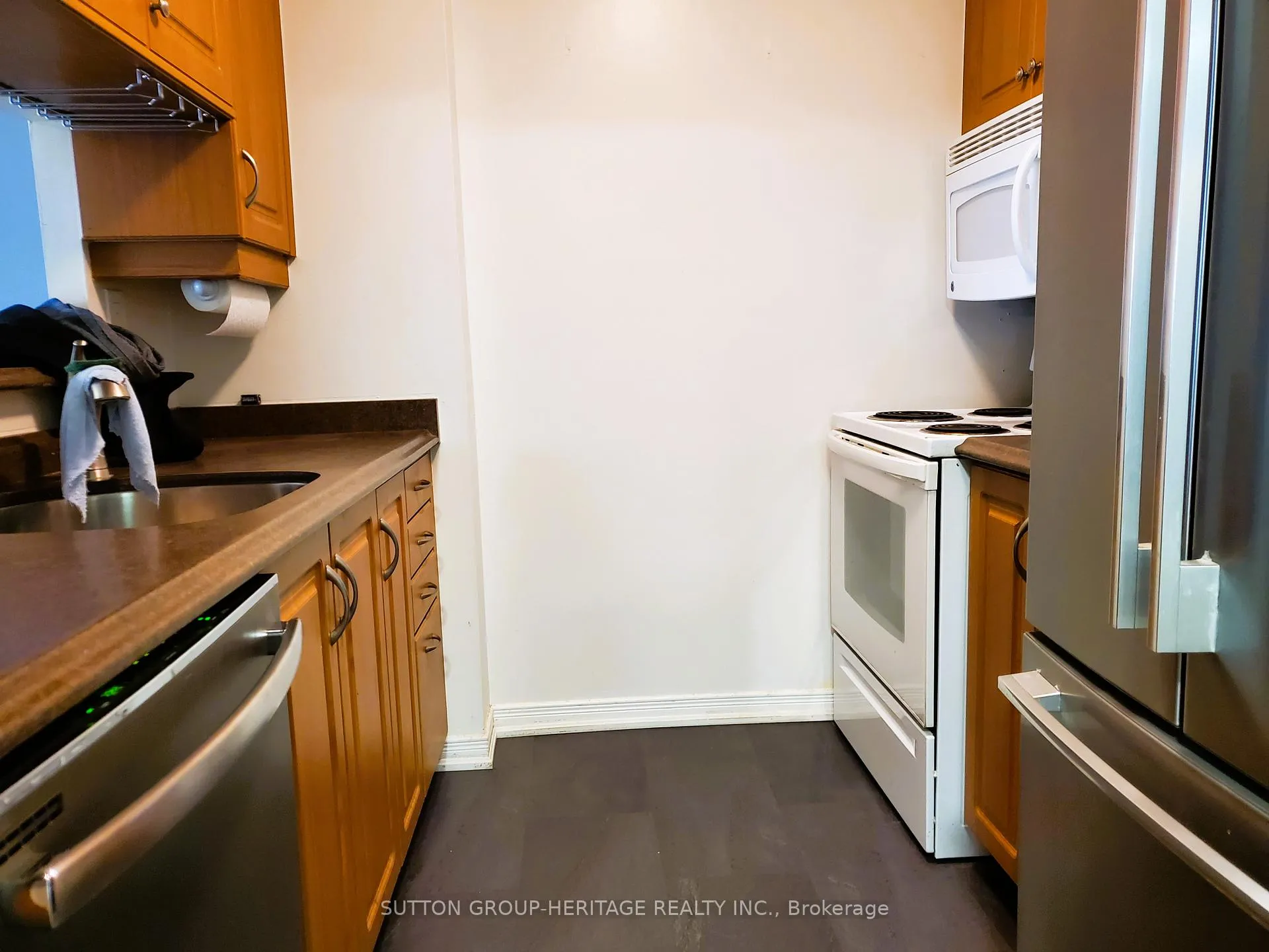 Photo 4 of Unit 805, 1655 Pickering Parkway, Pickering, Village East — HOMEH
