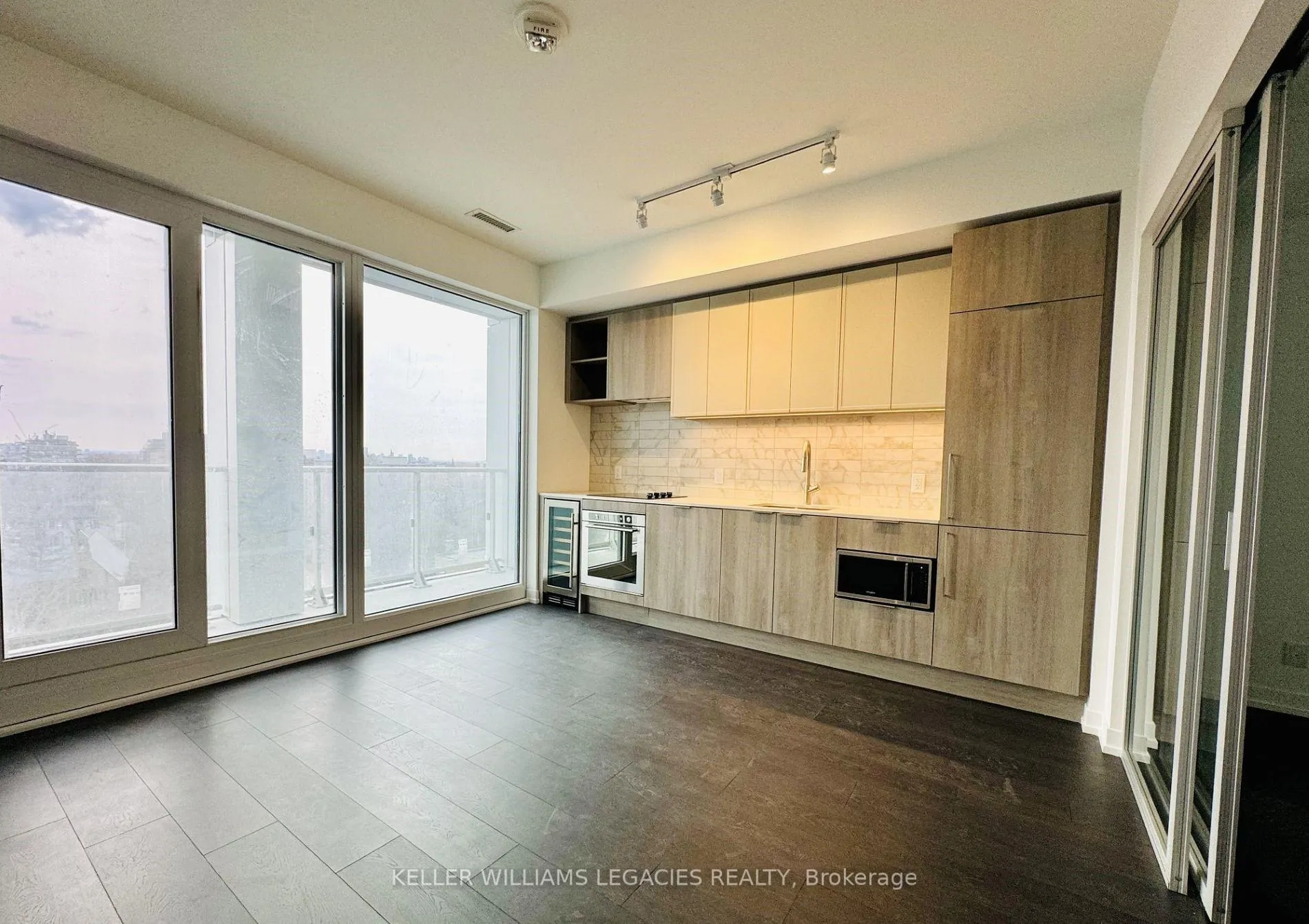 Photo 5 of Unit 1807, 2020 Bathurst Street, Toronto, Humewood-Cedarvale — HOMEH