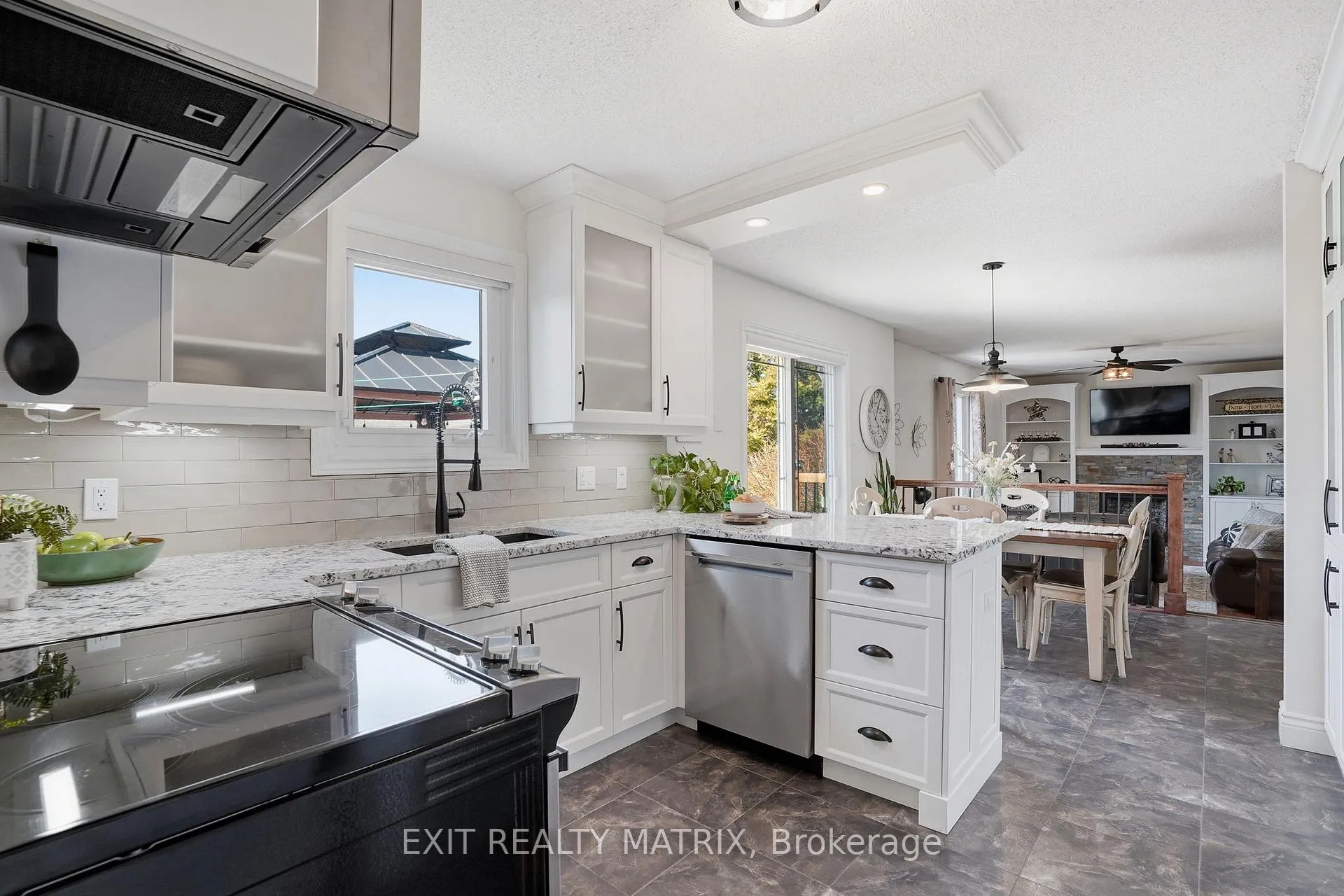 Photo 10 of 11 Promenade Boulevard, Russell, Embrun — HOMEH