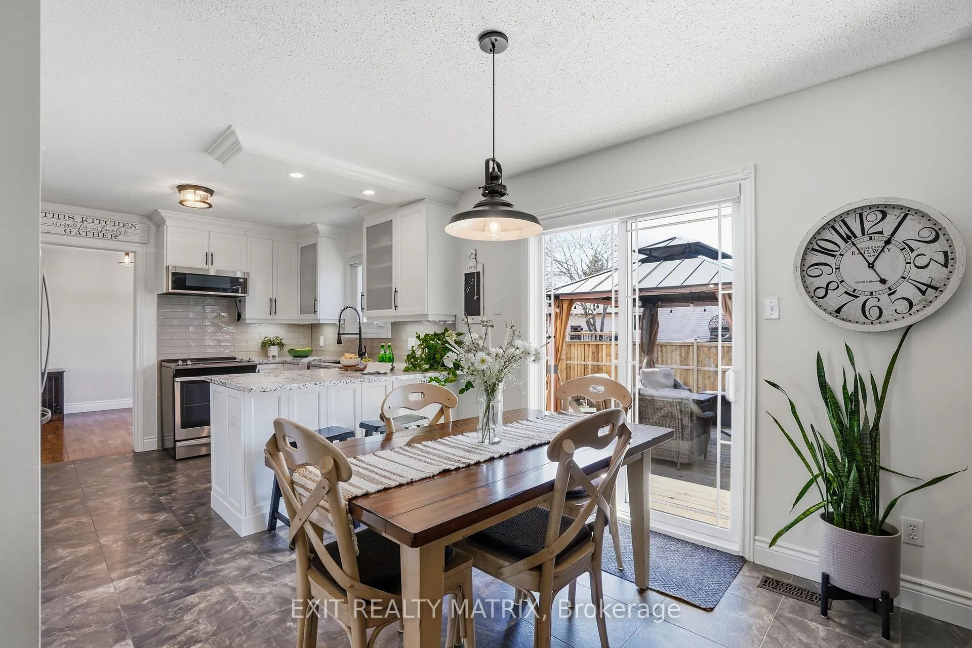 Photo 15 of 11 Promenade Boulevard, Russell, Embrun — HOMEH