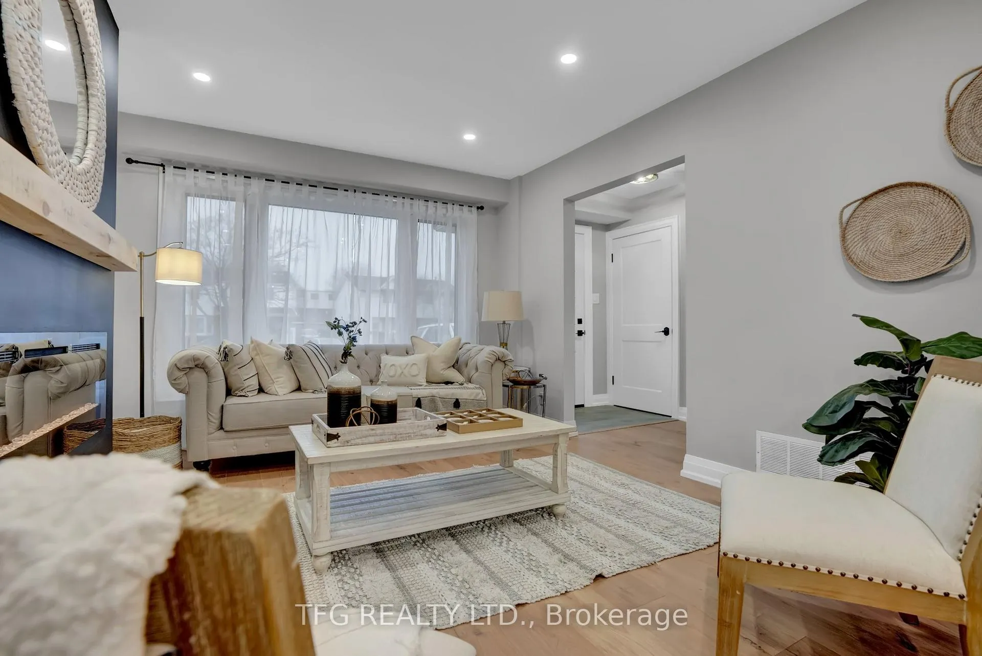 Photo 5 of 1125 Venus Crescent, Oshawa, Lakeview — HOMEH