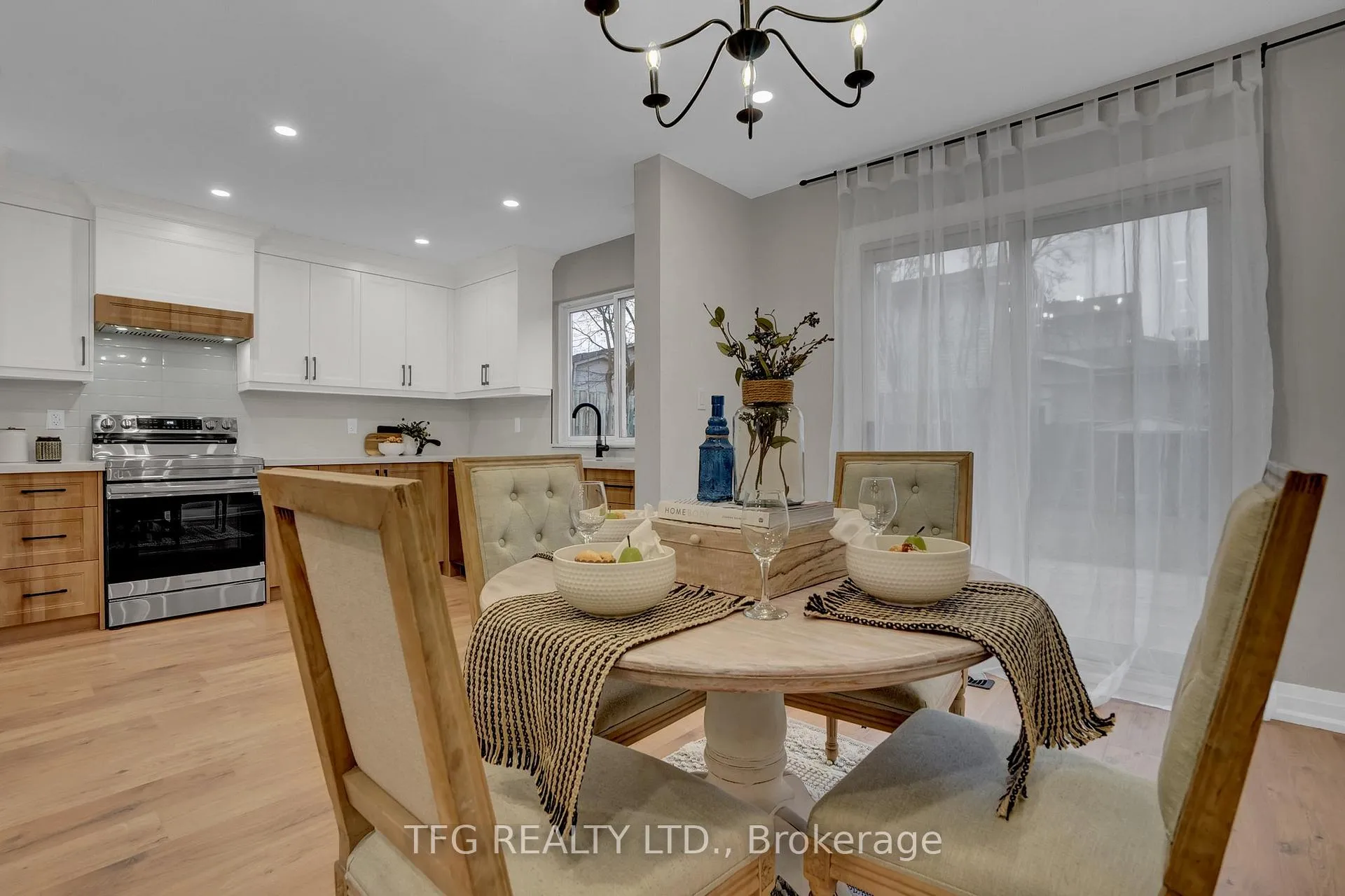 Photo 10 of 1125 Venus Crescent, Oshawa, Lakeview — HOMEH