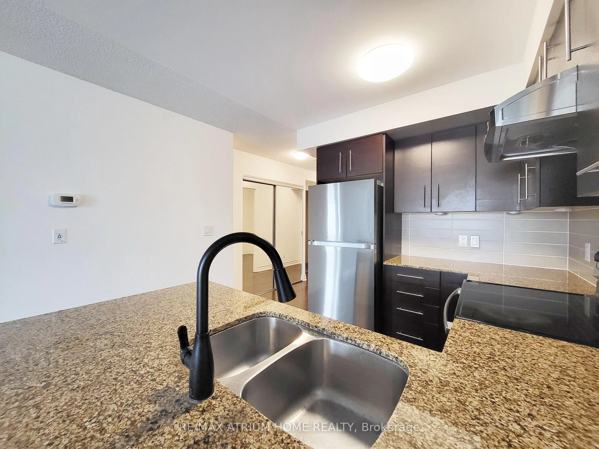 Photo 1 of Unit 1003, 273 South Park Road, Markham, Commerce Valley — HOMEH