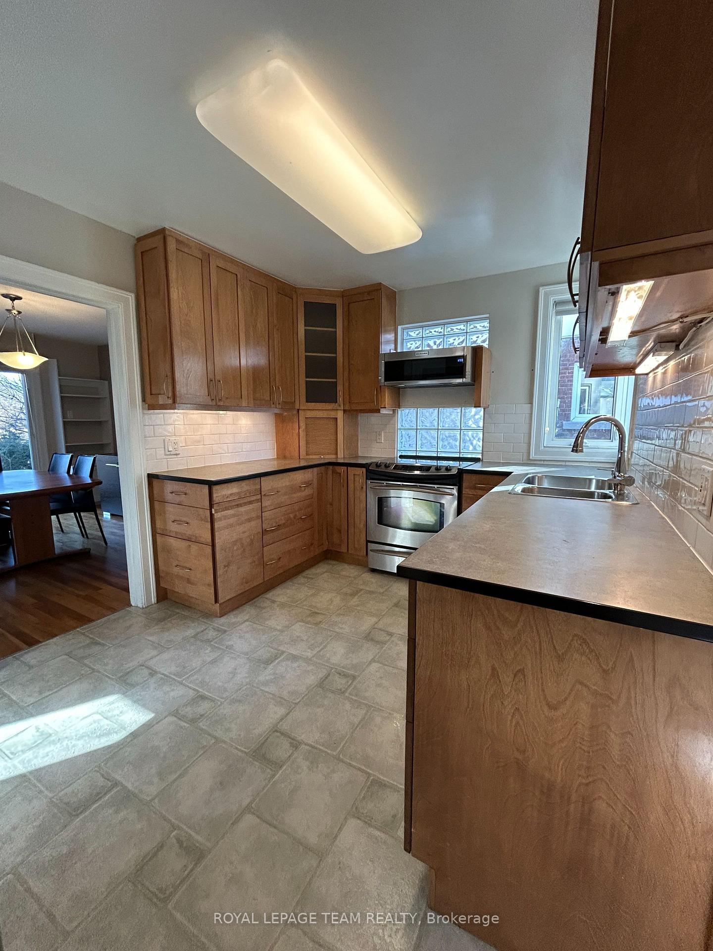 Photo 4 of 24 Glengarry Road, Ottawa, Ottawa East — HOMEH