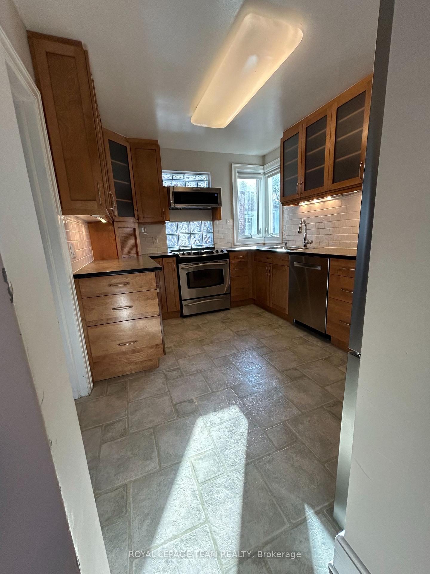 Photo 13 of 24 Glengarry Road, Ottawa, Ottawa East — HOMEH