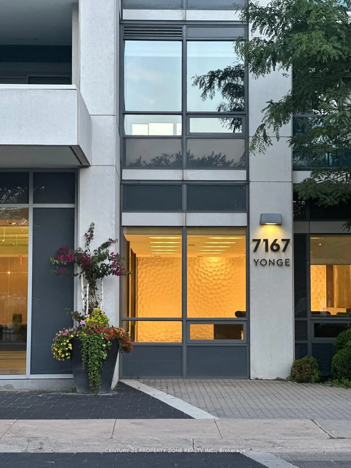 Photo 2 of Unit 1502, 7167 Yonge Street, Markham, Thornhill — HOMEH