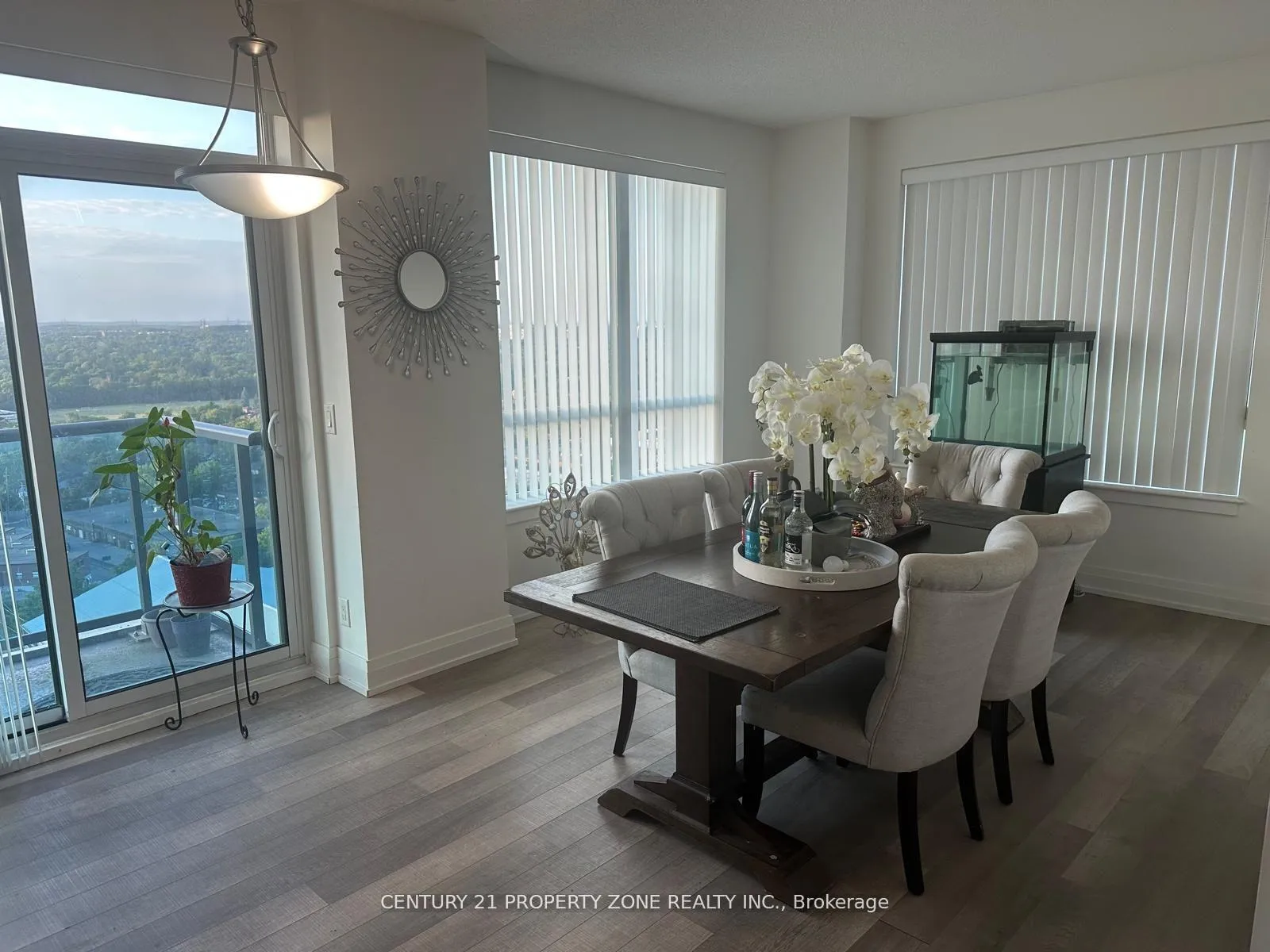 Photo 3 of Unit 1502, 7167 Yonge Street, Markham, Thornhill — HOMEH