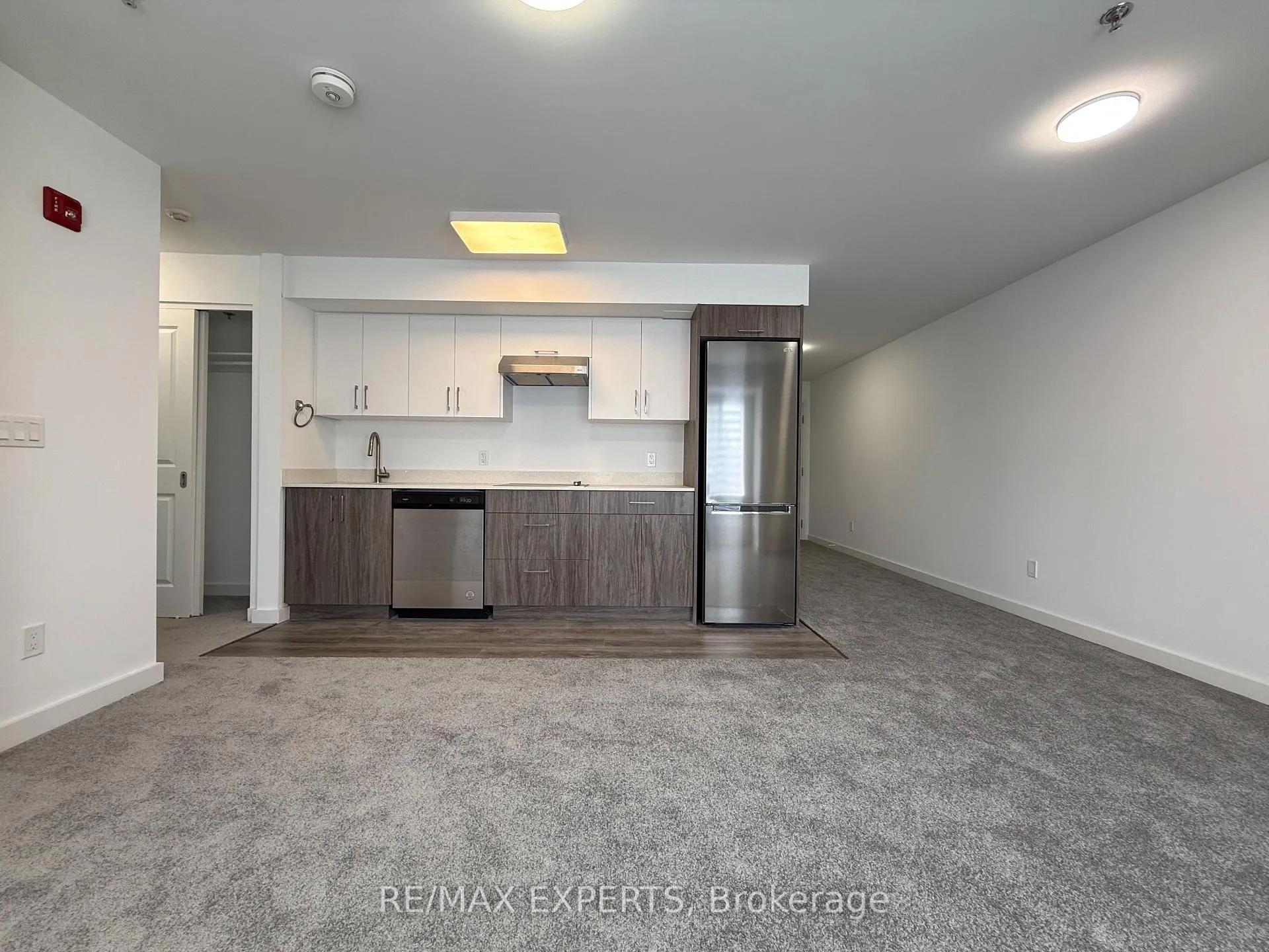 Front of Unit 403, 45 Connaught Avenue