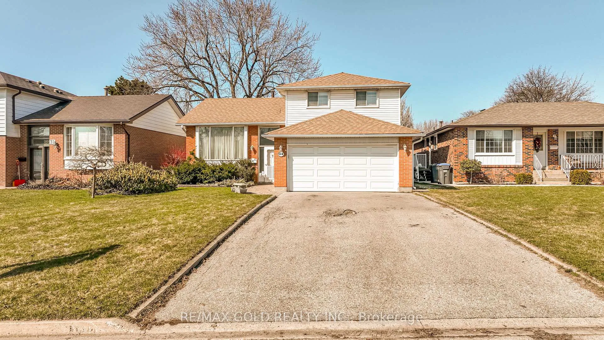 Front of 34 Deerfield Crescent