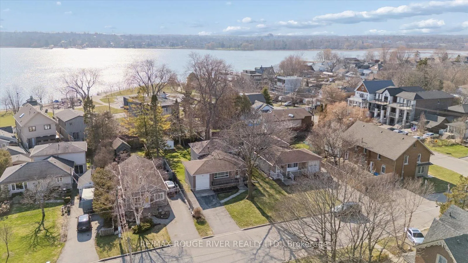 Photo 2 of 672 Pleasant Street, Pickering, Bay Ridges — HOMEH