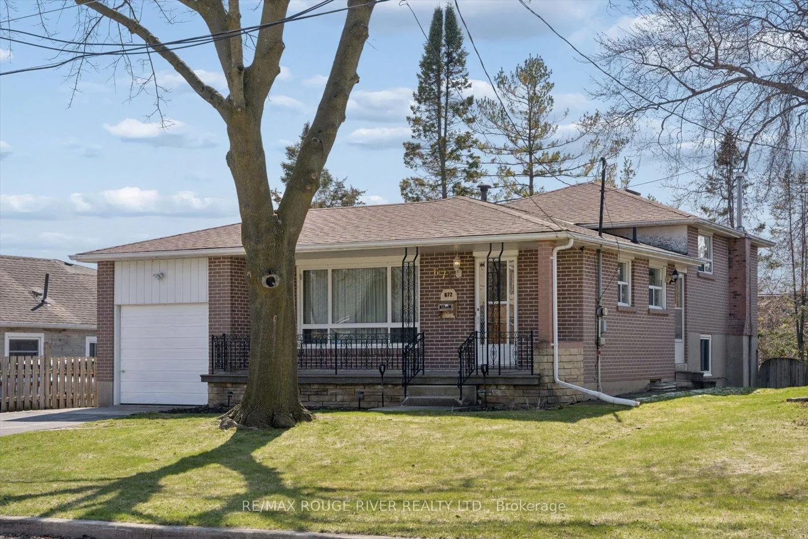 Photo 3 of 672 Pleasant Street, Pickering, Bay Ridges — HOMEH