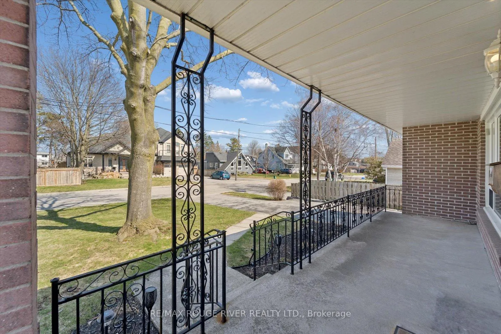 Photo 4 of 672 Pleasant Street, Pickering, Bay Ridges — HOMEH