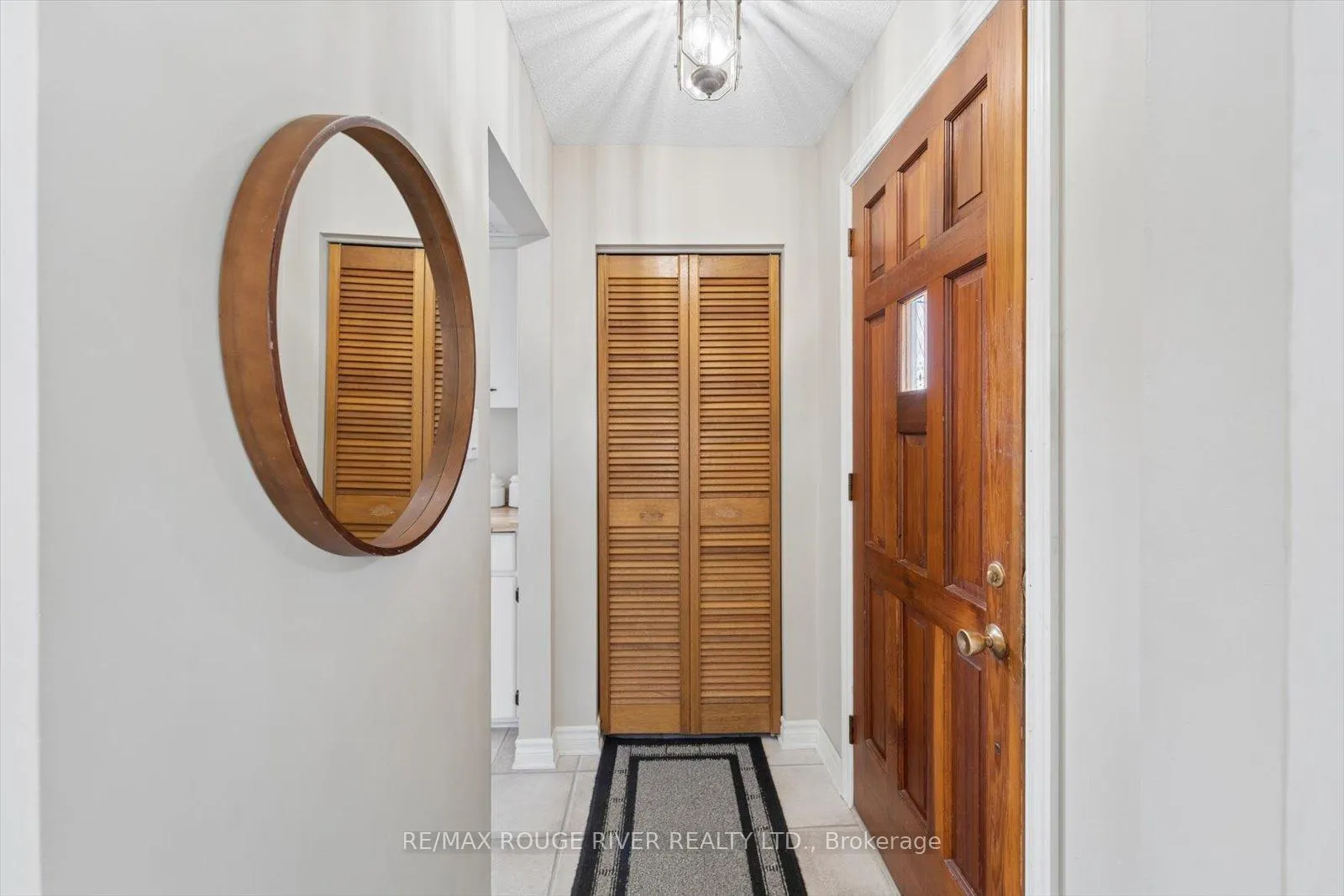 Photo 5 of 672 Pleasant Street, Pickering, Bay Ridges — HOMEH