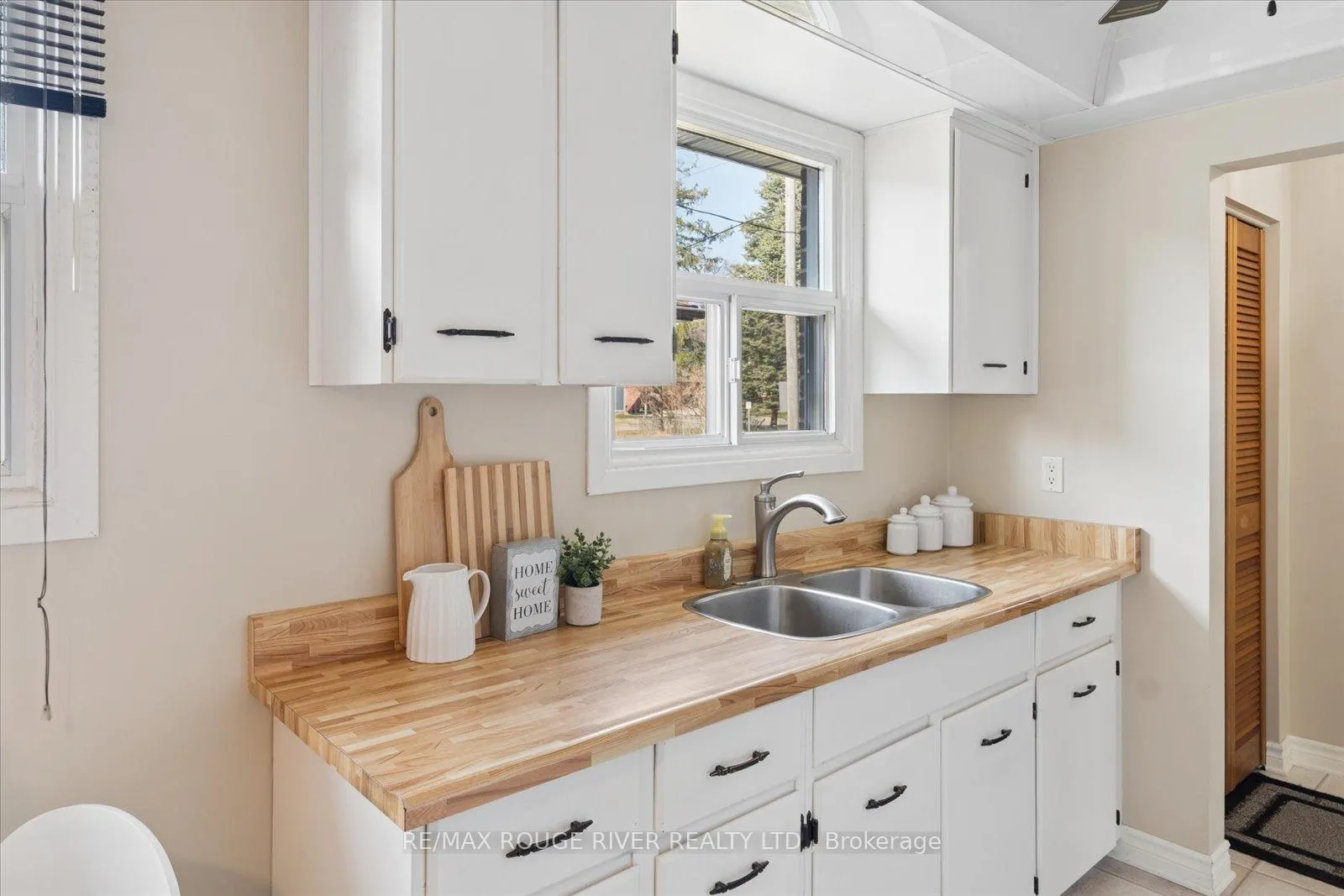 Photo 14 of 672 Pleasant Street, Pickering, Bay Ridges — HOMEH