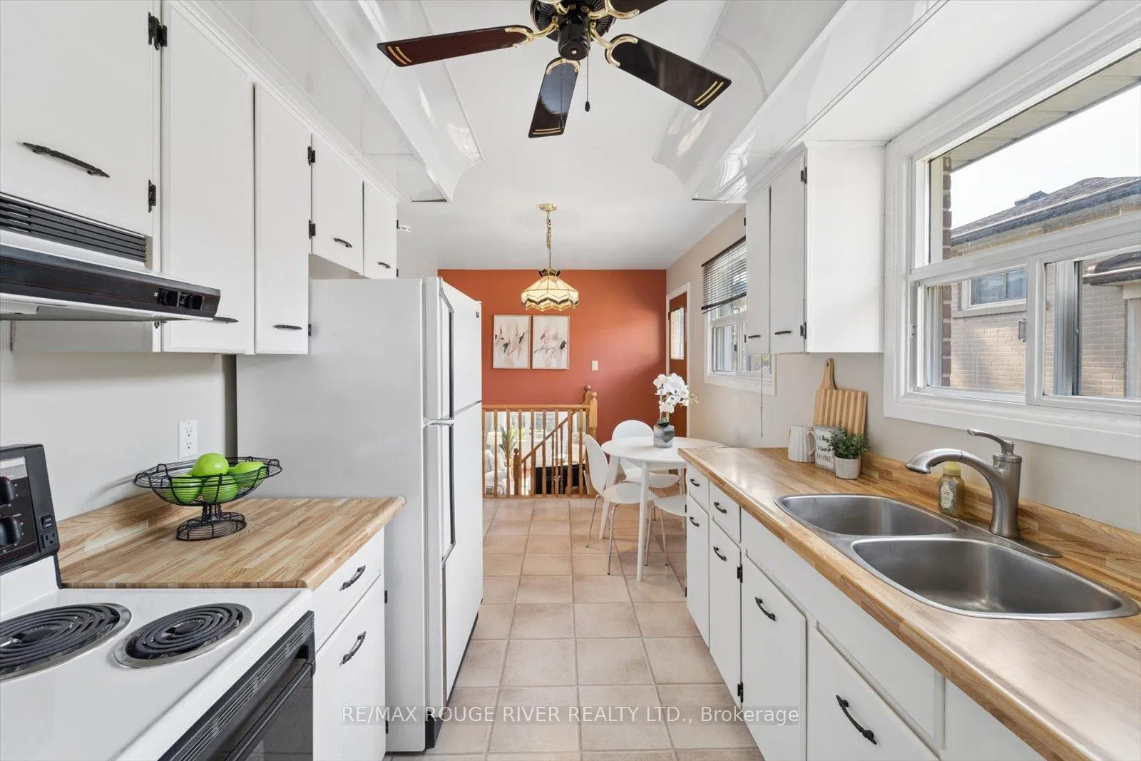 Photo 15 of 672 Pleasant Street, Pickering, Bay Ridges — HOMEH